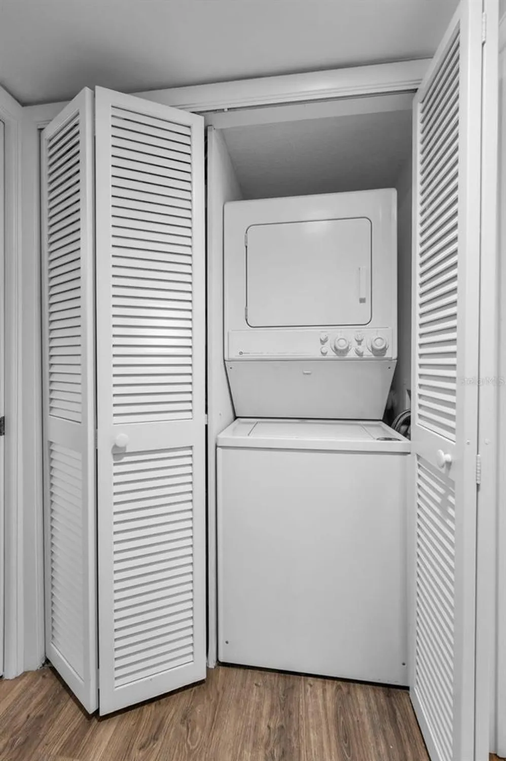 Property Slideshow image 31 of 57 | 3062 eastland blvd unit 402, Clearwater, FL, 33761