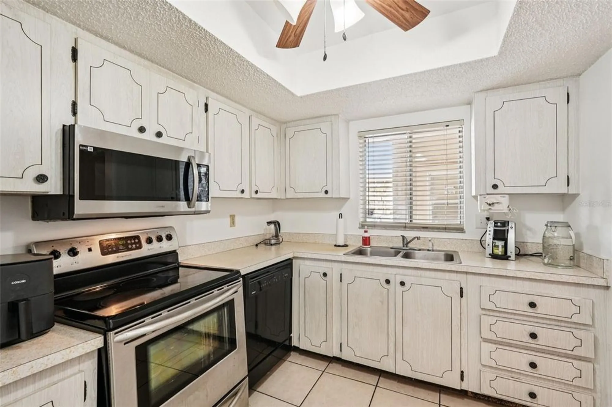 Property Slideshow image 11 of 27 | 3606 lake bayshore dr # k224, Bradenton, FL, 34205