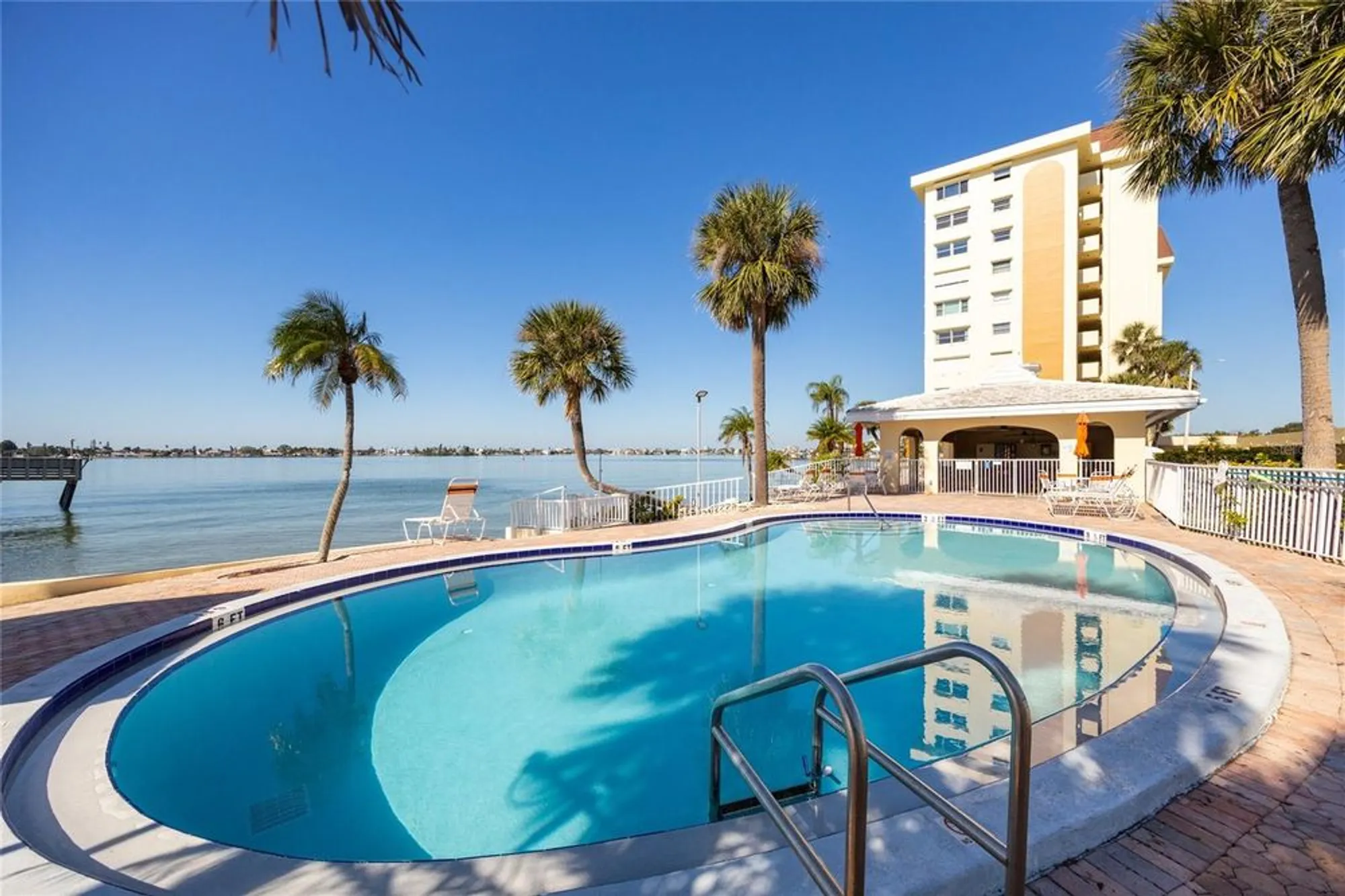 Property Slideshow image 27 of 39 | 4775 cove cir apt 203, St Petersburg, FL, 33708