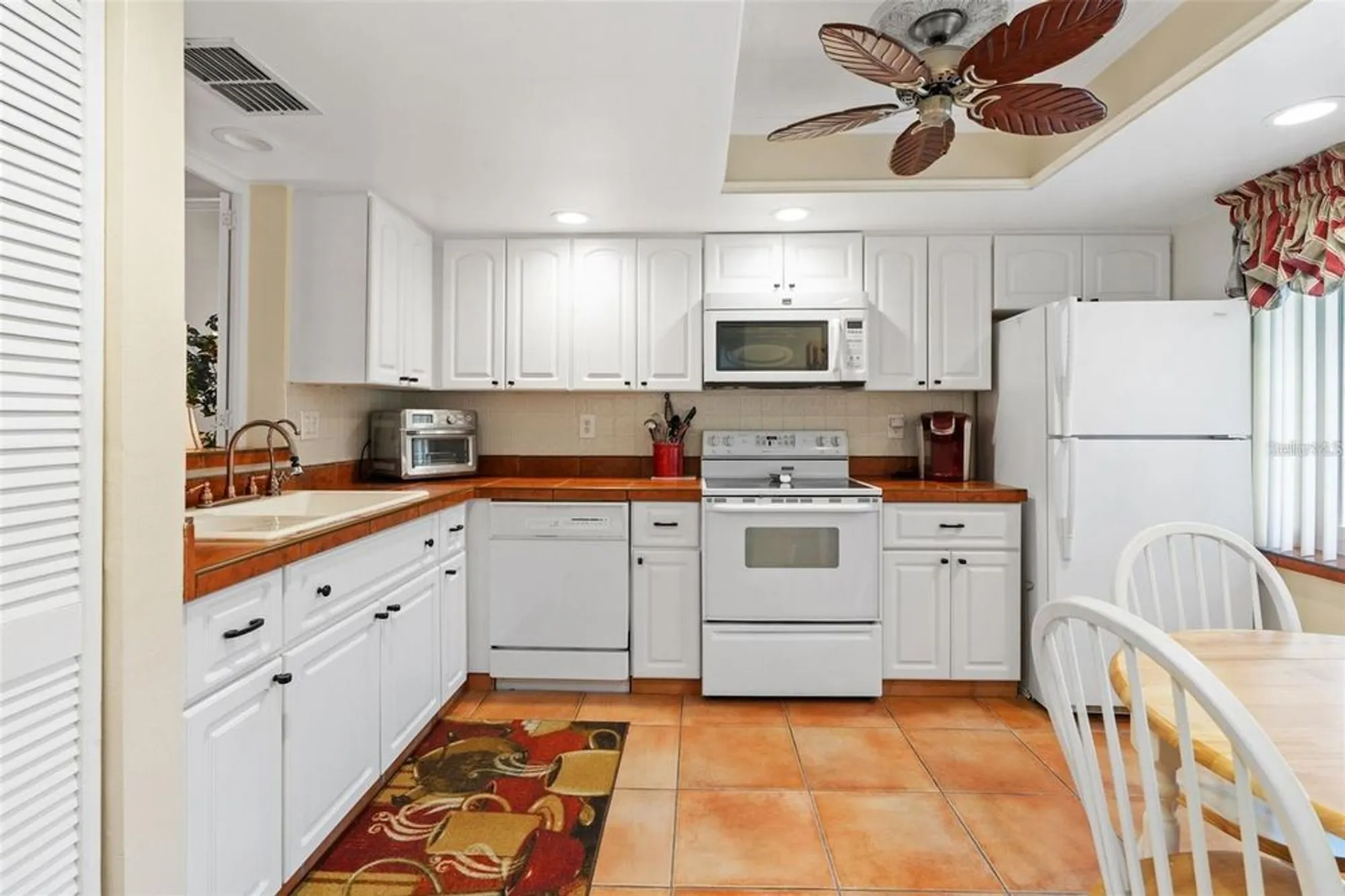 Property Slideshow image 10 of 40 | 19029 us highway 19 apt 25d, Clearwater, FL, 33764
