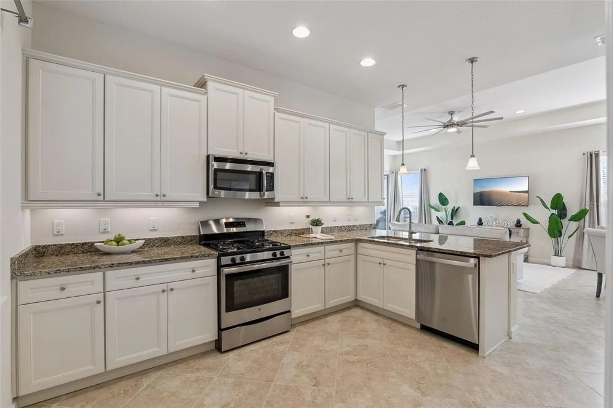 Property Slideshow image 11 of 47 | 404 tisbury ct, Deland, FL, 32724