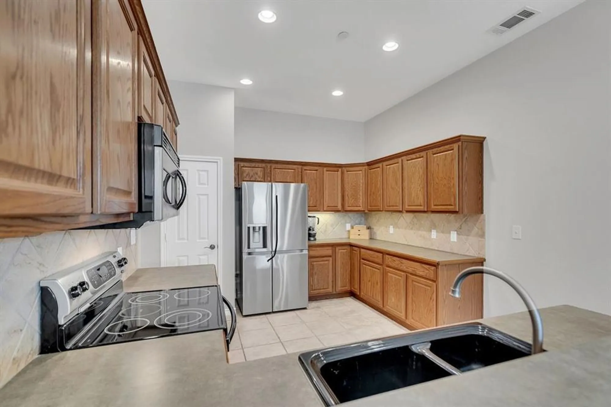 Property Slideshow image 11 of 40 | 2601 marsh ln 292, Plano, TX, 75093