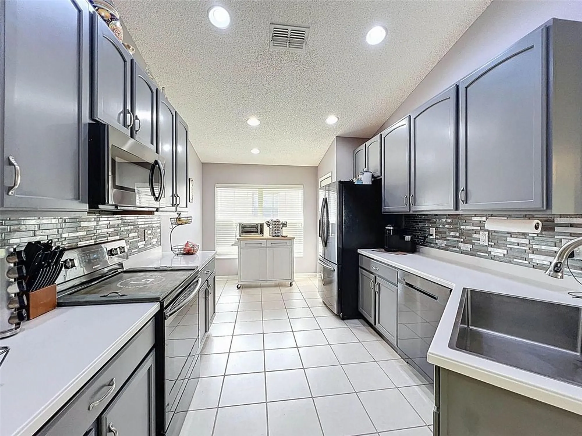 Property Slideshow image 15 of 61 | 189 center oak cir, Spring Hill, FL, 34609