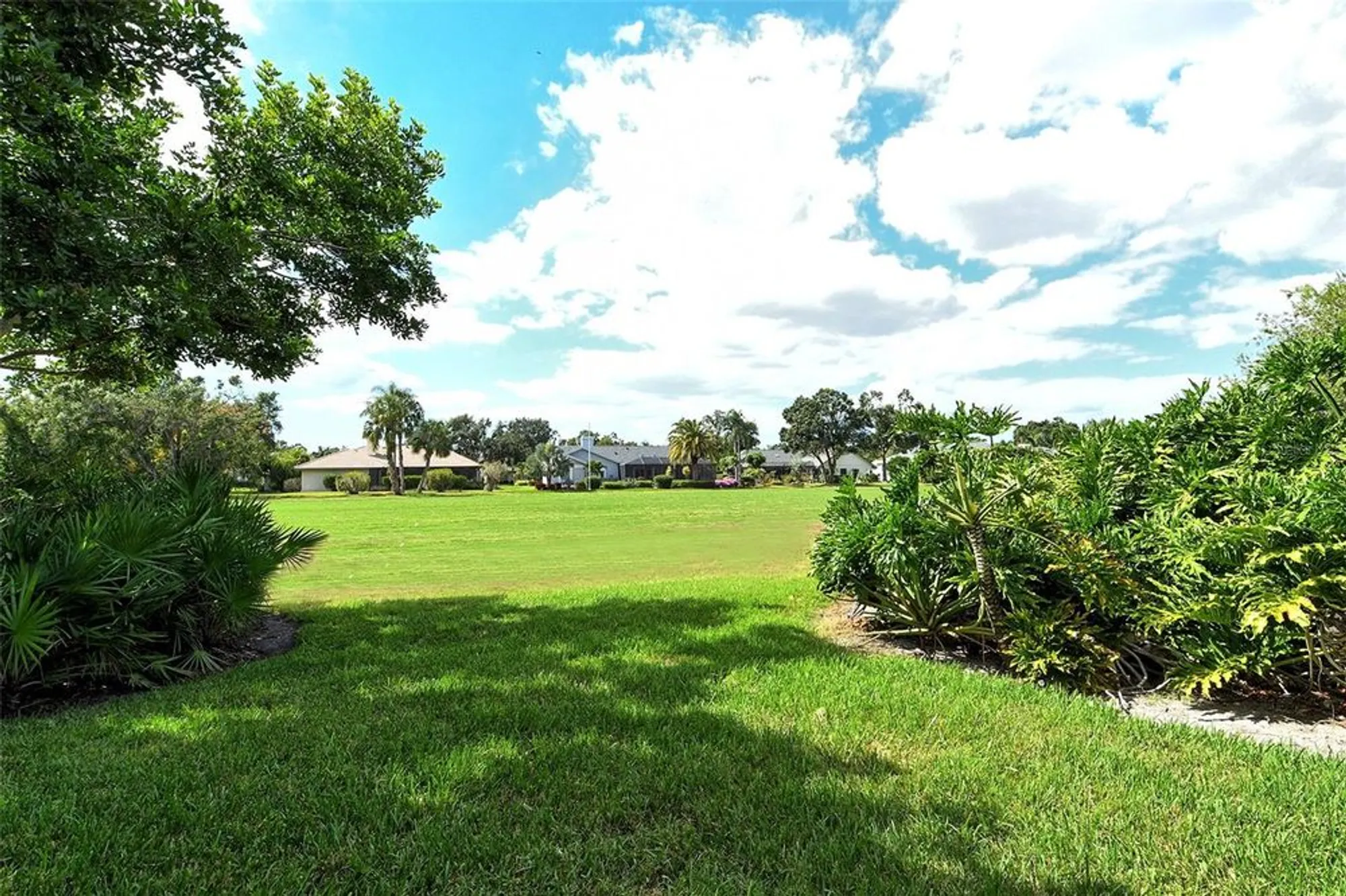 Property Slideshow image 31 of 38 | 6261 timber lake dr f6, Sarasota, FL, 34243