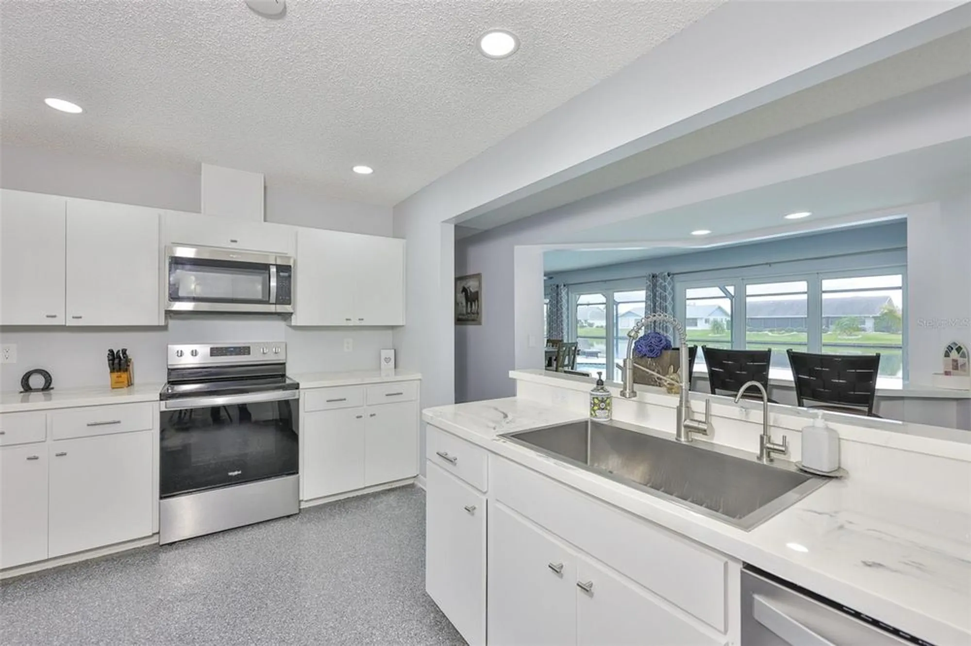 Property Slideshow image 20 of 63 | 2022 east view dr, Sun City Center, FL, 33573