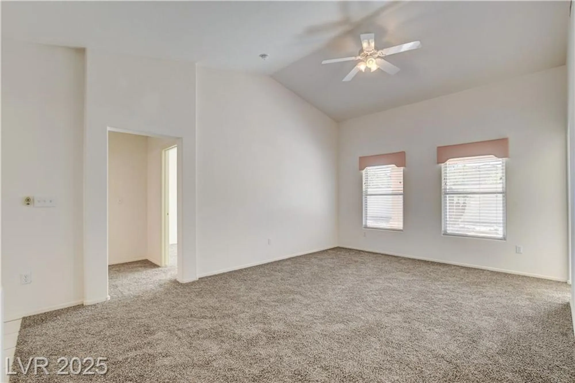 Property Slideshow image 12 of 71 | 10113 cresent creek dr, Las Vegas, NV, 89134