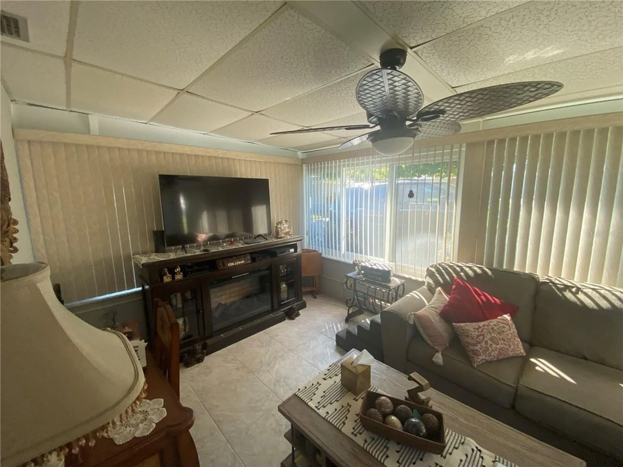 Property Slideshow image 10 of 30 | 1609 whitebridge dr c, Palm Harbor, FL, 34684