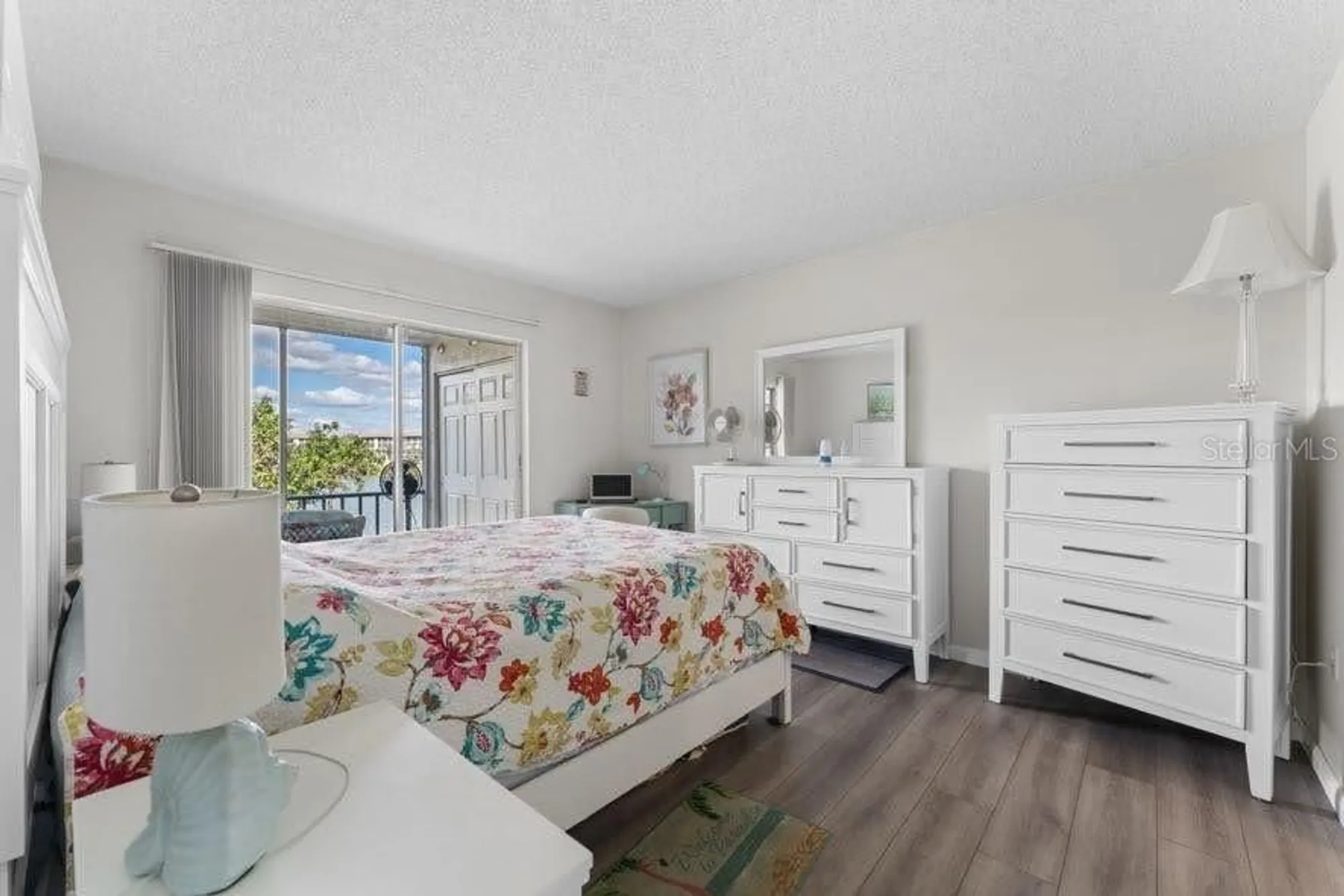 Property Slideshow image 8 of 28 | 3915 lake bayshore dr, Bradenton, FL, 34205