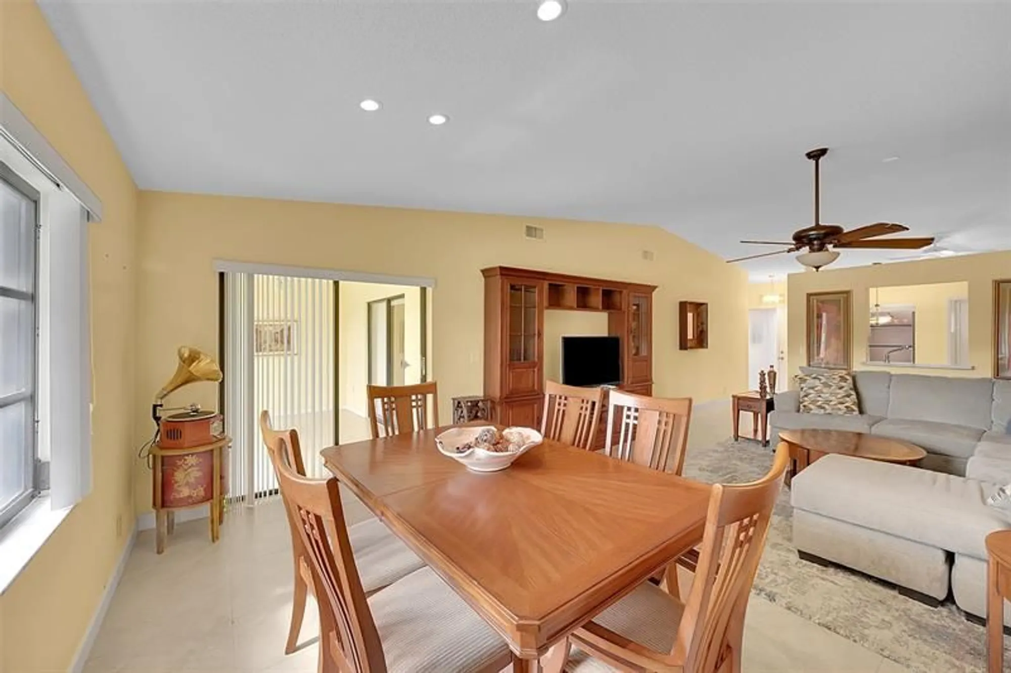 Property Slideshow image 10 of 26 | 8252 springlake dr # 8252, Boca Raton, FL, 33496