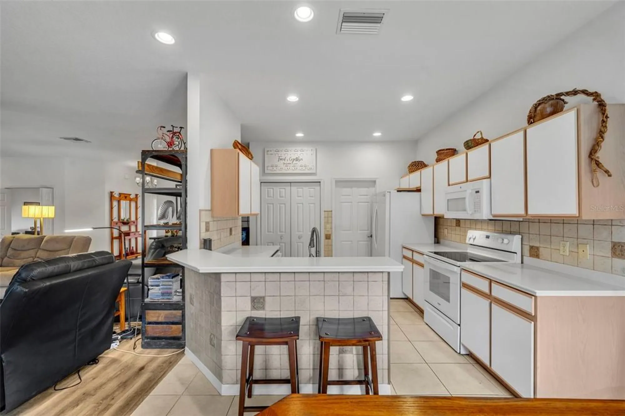 Property Slideshow image 9 of 51 | 4115 aberdeen ln, Lake Wales, FL, 33859