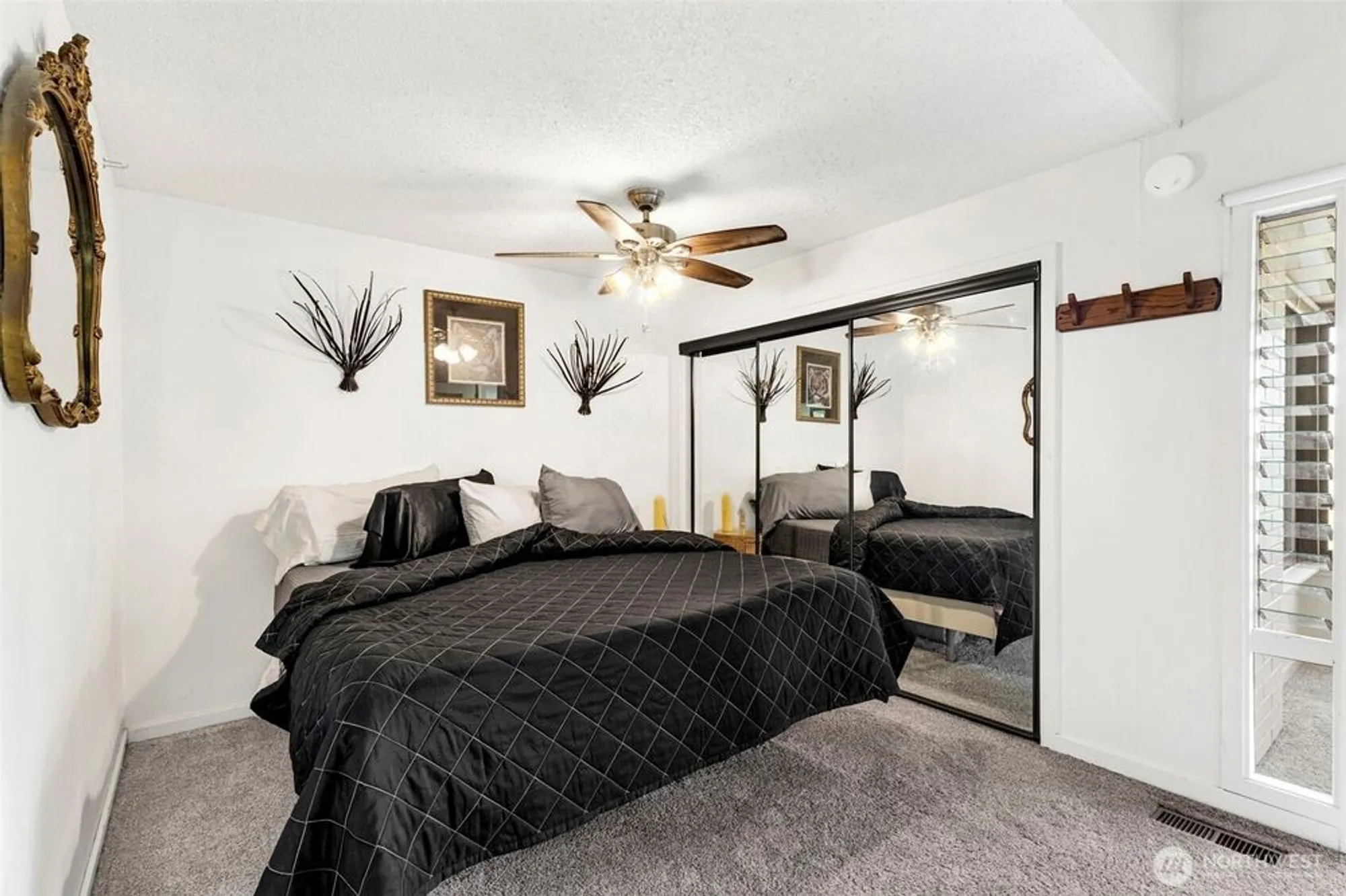 Property Slideshow image 23 of 39 | 10911 glen acres dr d, Seattle, WA, 98168
