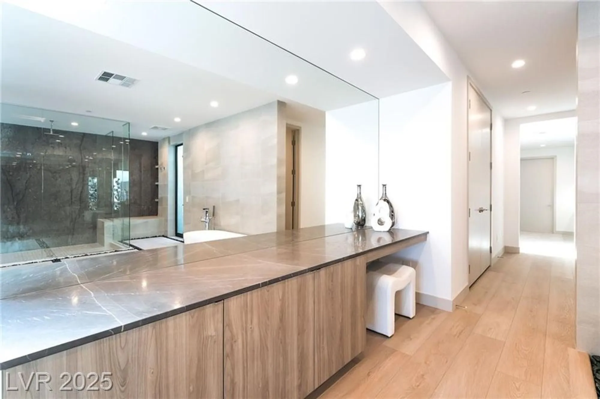 Property Slideshow image 20 of 67 | 33 falling ridge ln, Henderson, NV, 89011