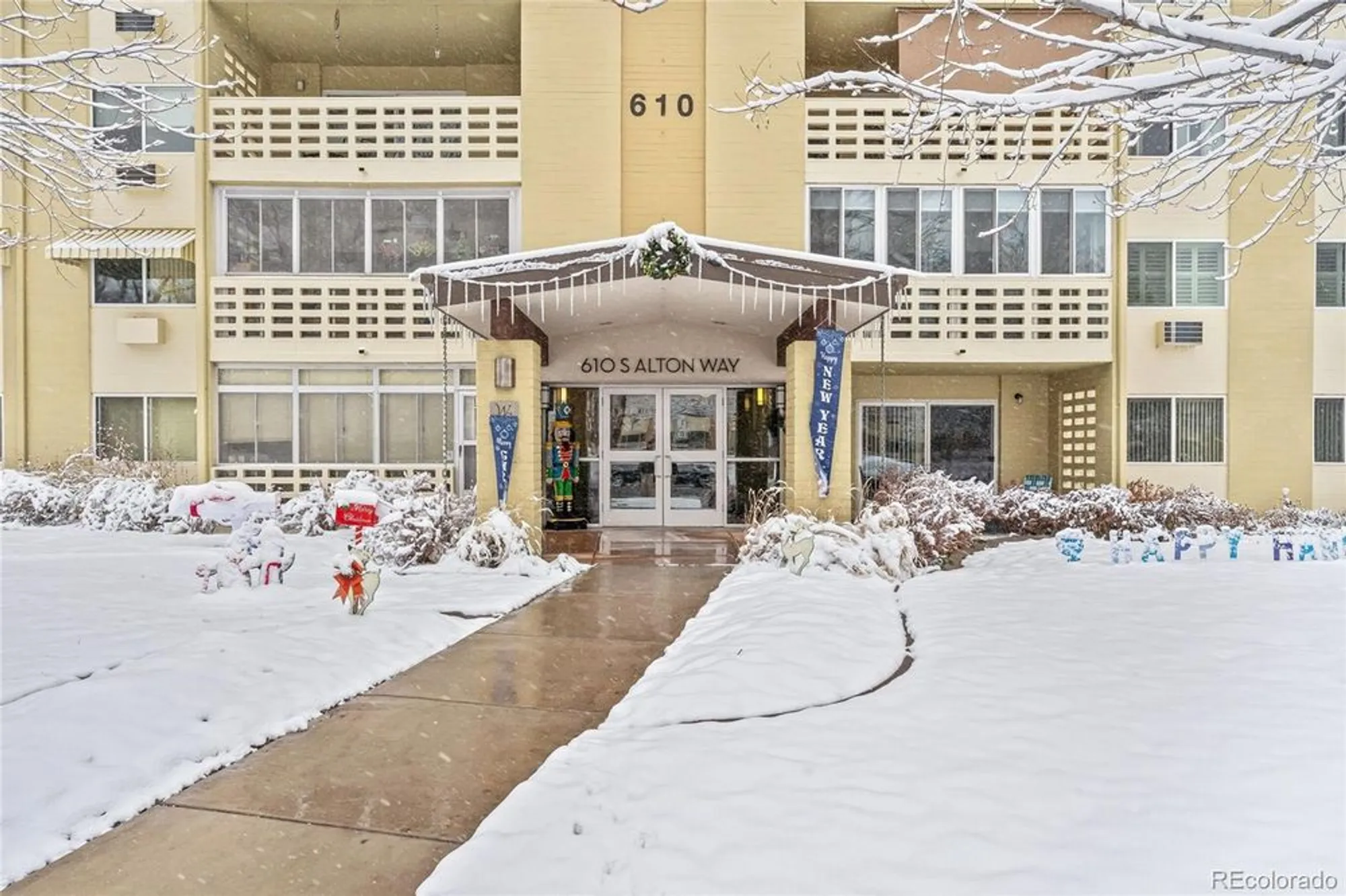 Property Slideshow image 1 of 34 | 610 s alton way 1b, Denver, CO, 80247