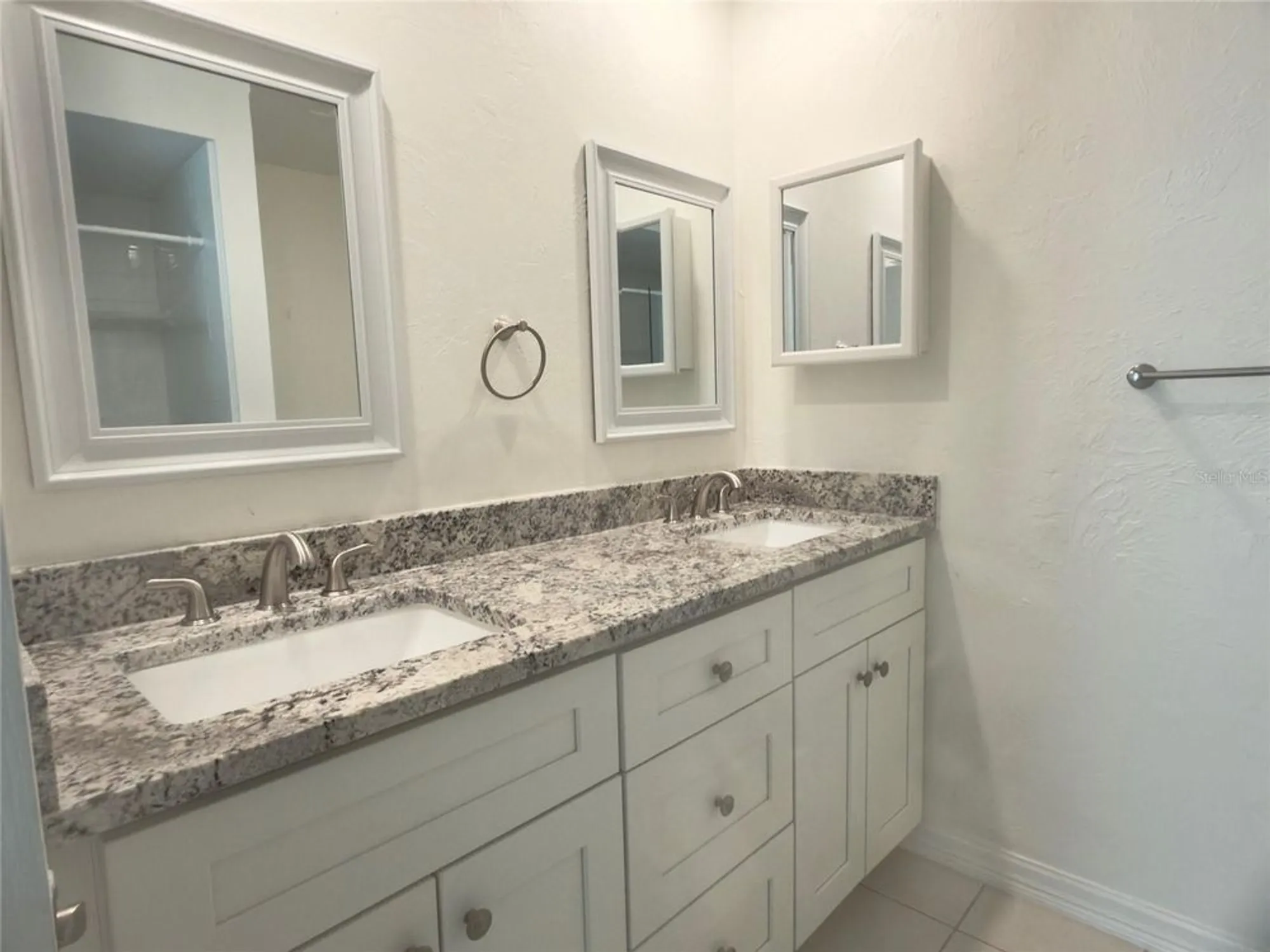 Property Slideshow image 15 of 23 | 4001 oakhurst dr 3119, Sarasota, FL, 34233