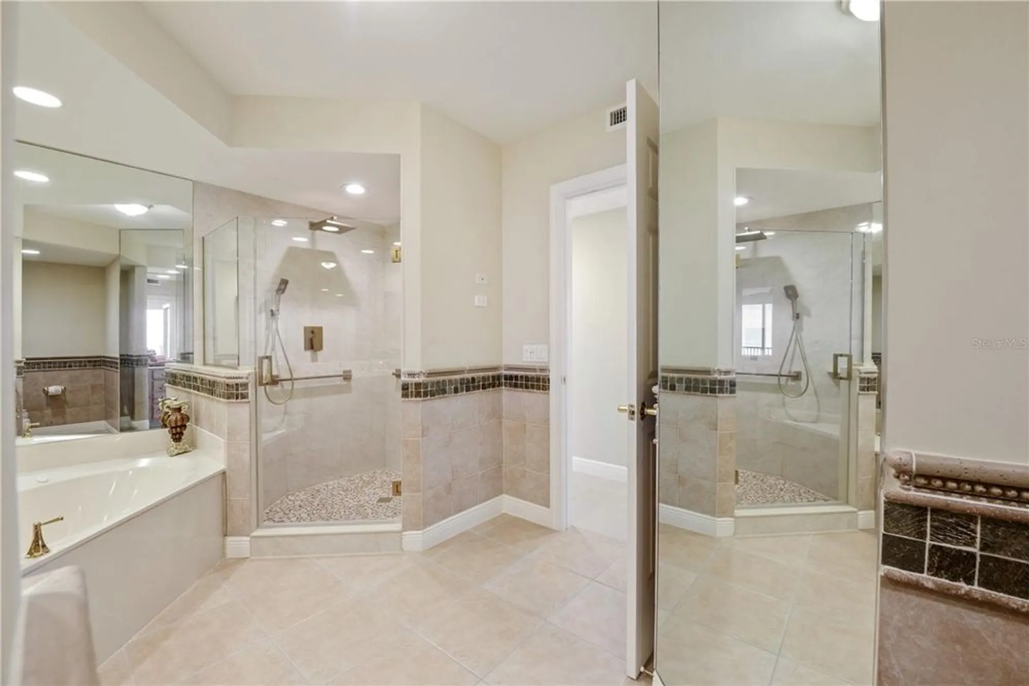 Property Slideshow image 32 of 73 | 3329 sunset key cir 401, Punta Gorda, FL, 33955