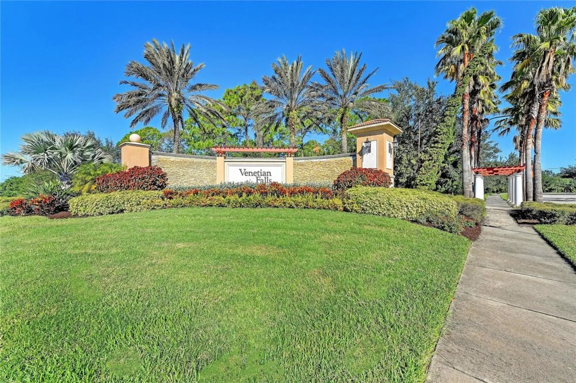 Property Slideshow image 35 of 50 | 1867 batello dr, Venice, FL, 34292