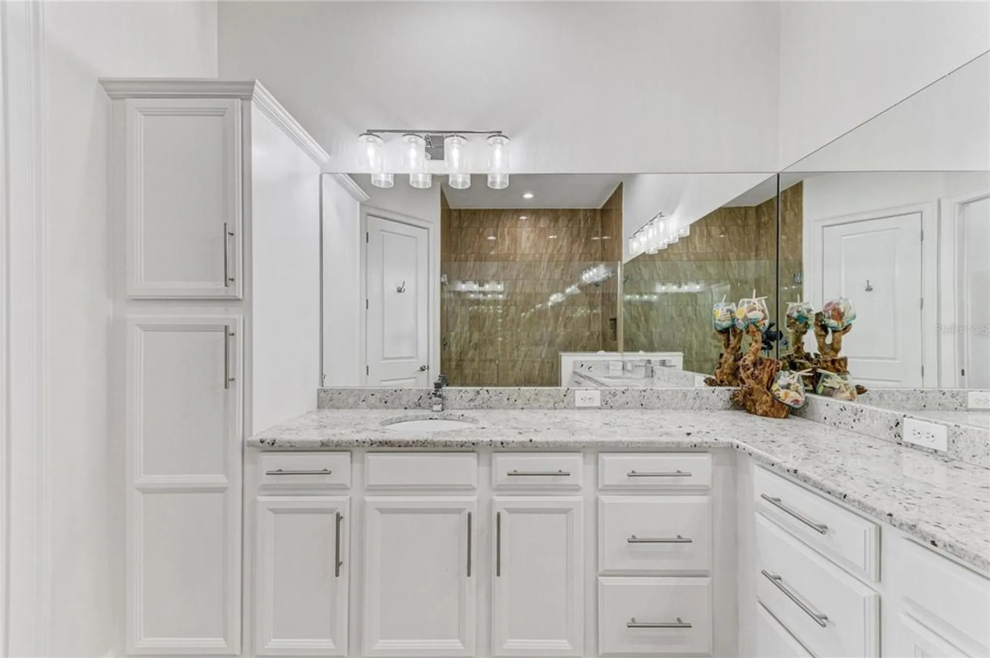 Property Slideshow image 32 of 98 | 334 castaway cay dr 101, Bradenton, FL, 34209