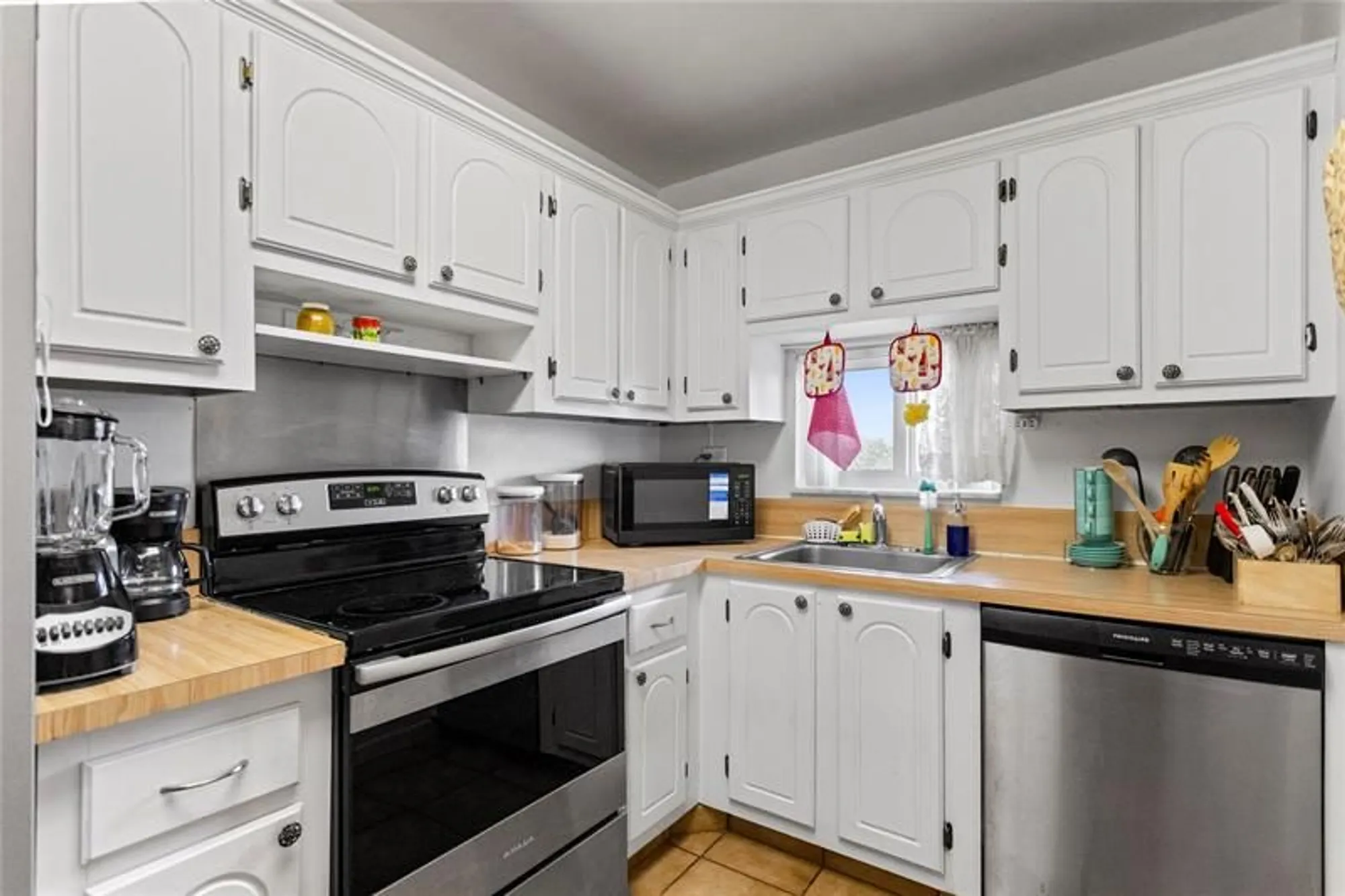 Property Slideshow image 15 of 44 | 8990 s hollybrook blvd 305, Pembroke Pines, FL, 33025