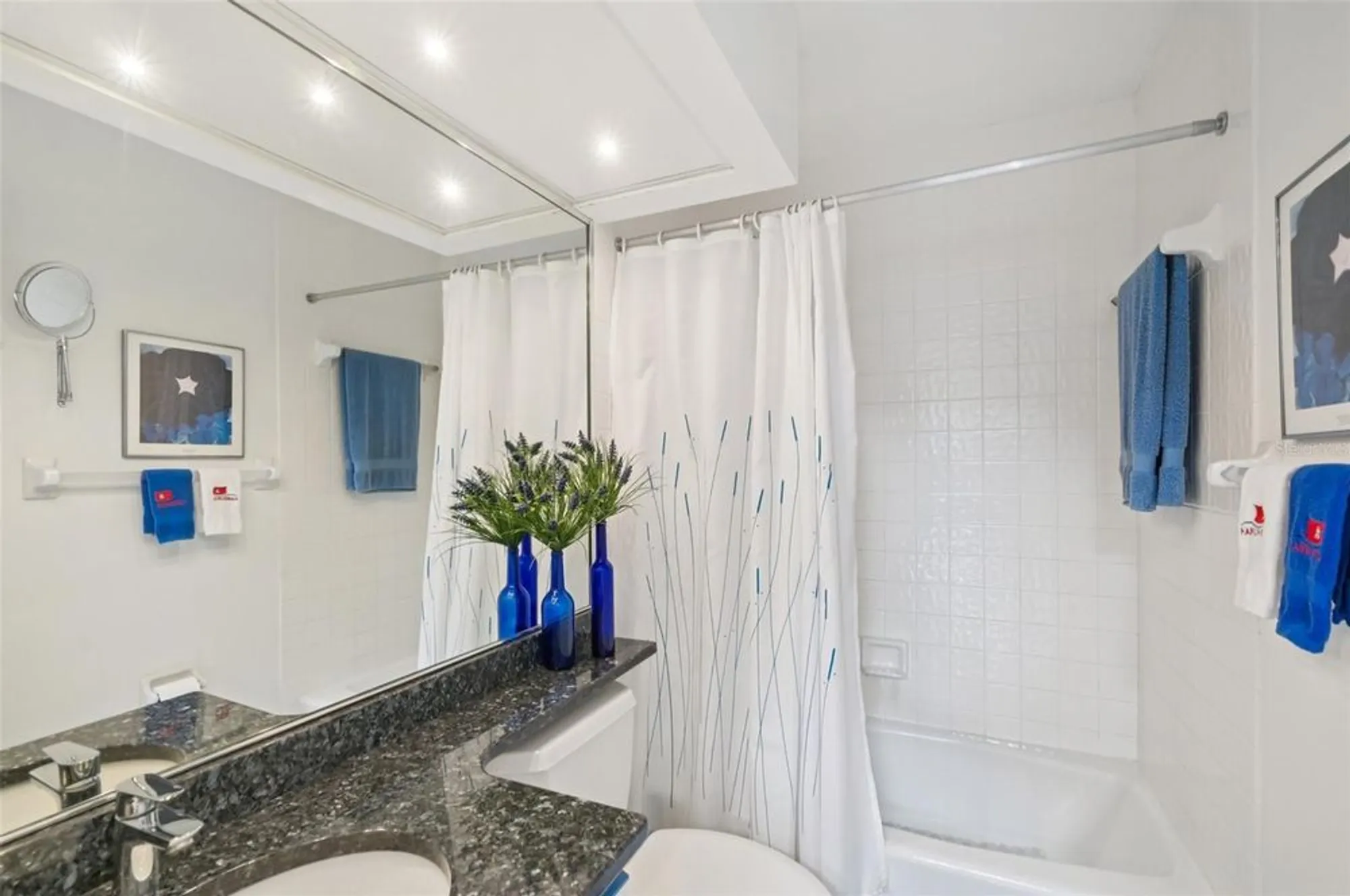 Property Slideshow image 33 of 42 | 5588 golf pointe dr # 1, Sarasota, FL, 34243