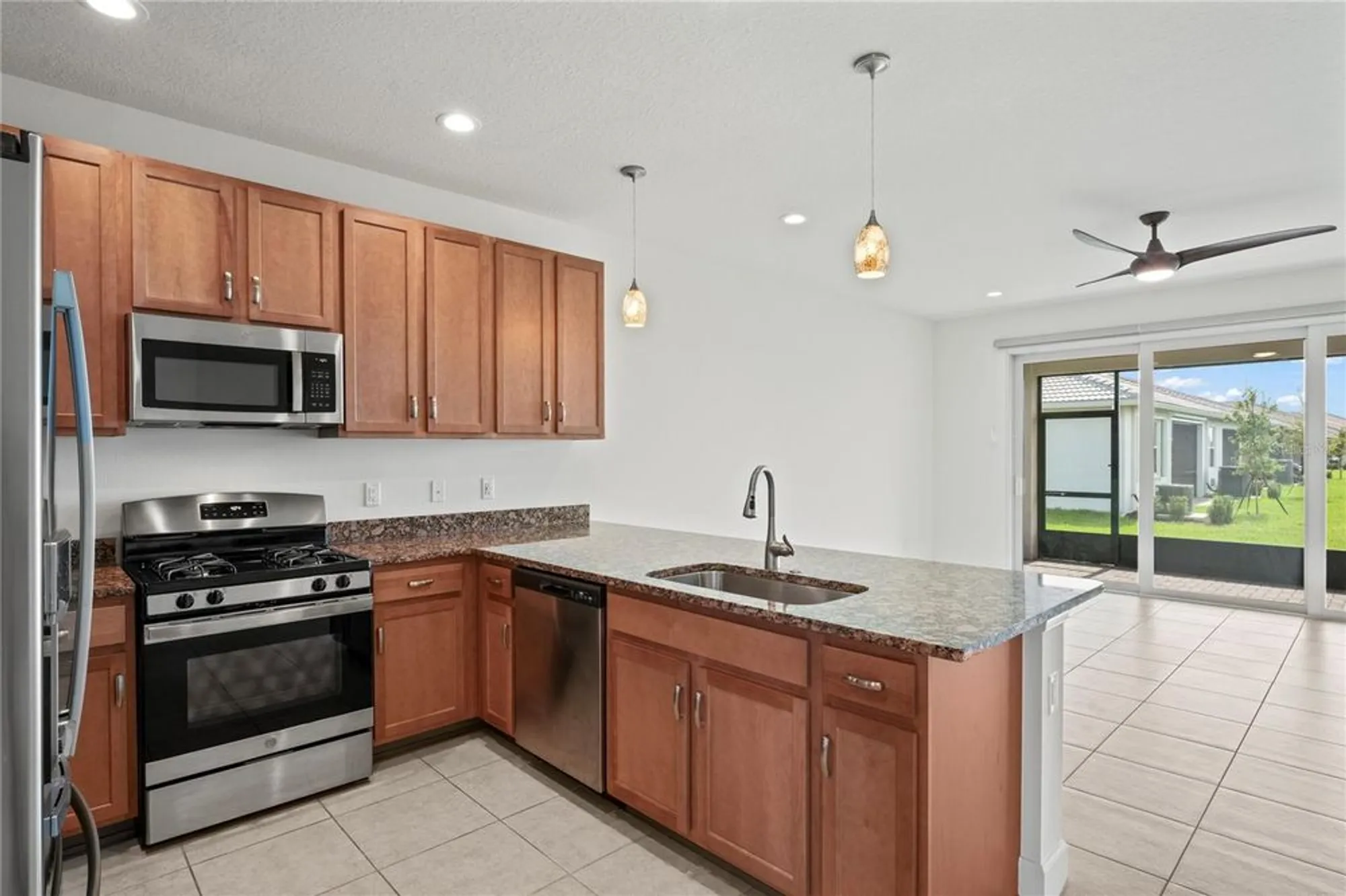 Property Slideshow image 15 of 61 | 4906 avila lakes dr, Wimauma, FL, 33598
