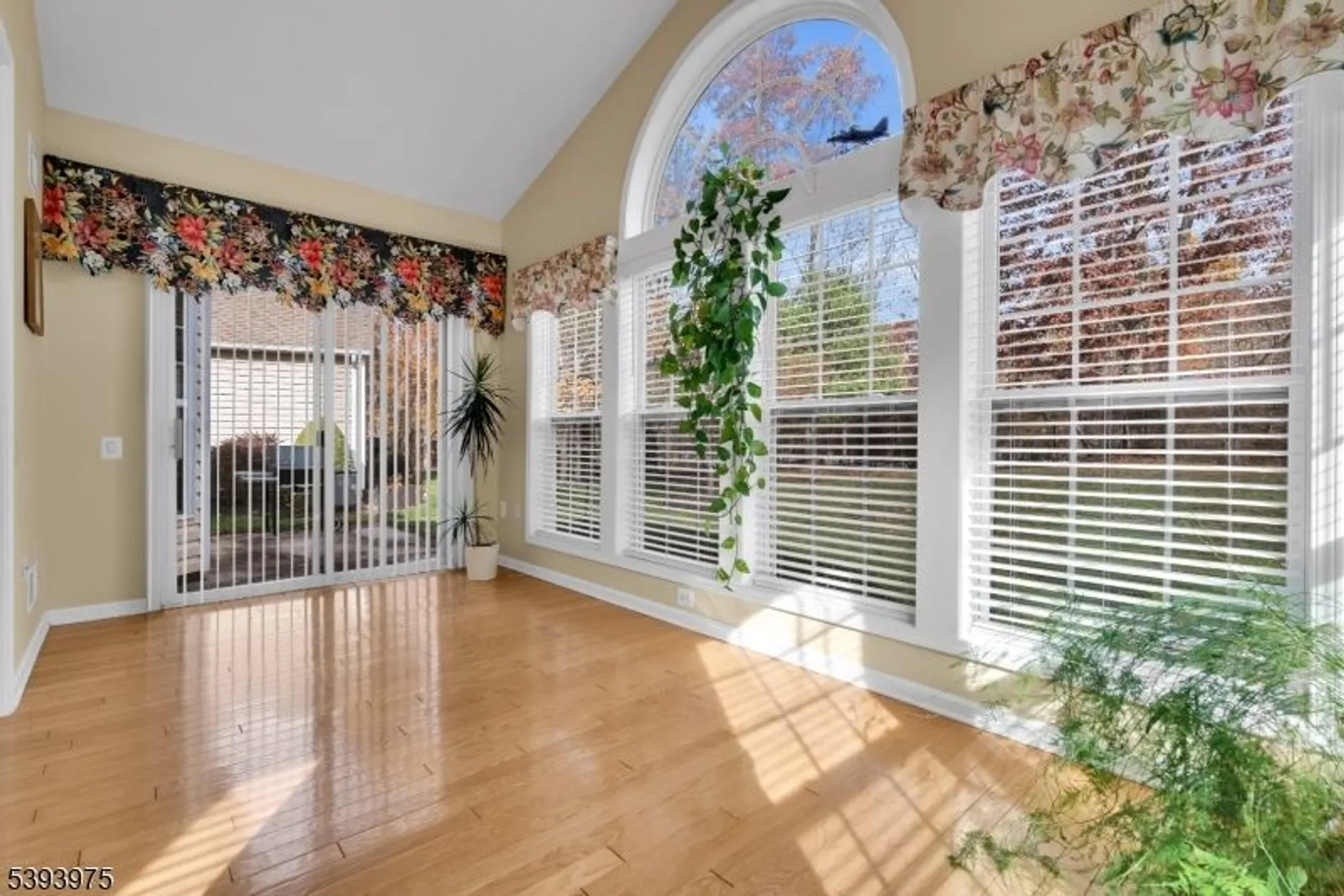 Property Slideshow image 15 of 50 | 236 knollcrest ct, Somerset, NJ, 08873