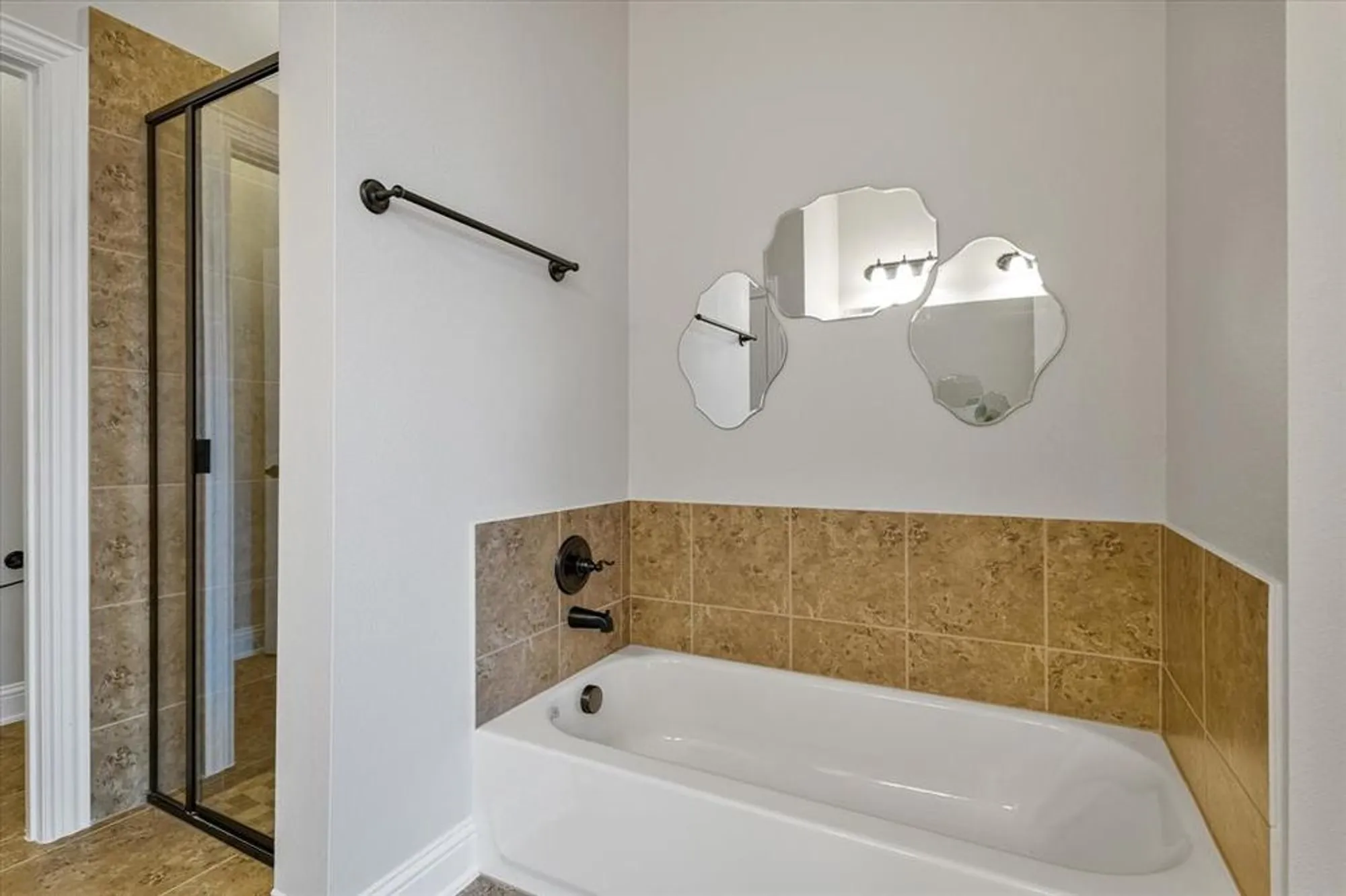 Property Slideshow image 16 of 28 | 3701 creek view dr, Mckinney, TX, 75071