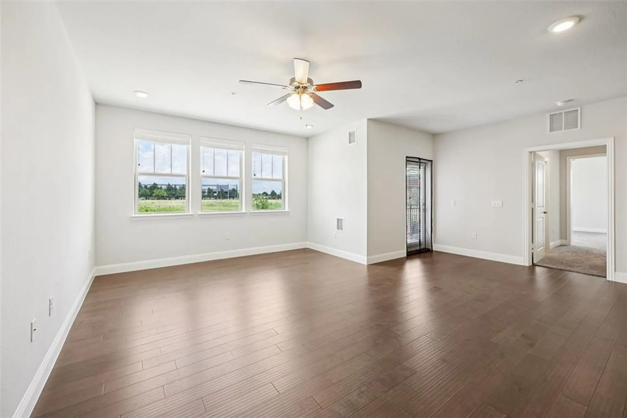 Property Slideshow image 14 of 35 | 1735 wittington pl apt 2203, Dallas, TX, 75234