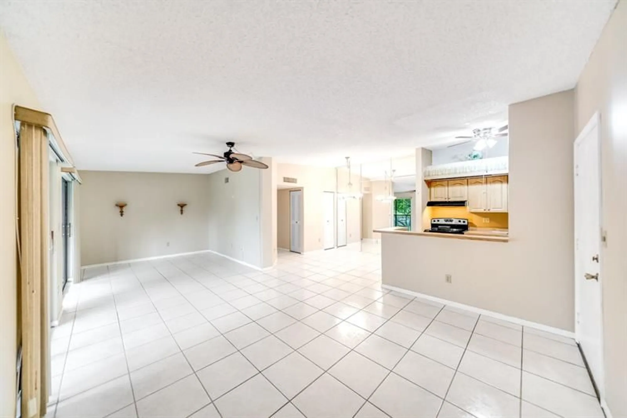 Property Slideshow image 8 of 30 | 9933 n belfort cir 201, Tamarac, FL, 33321