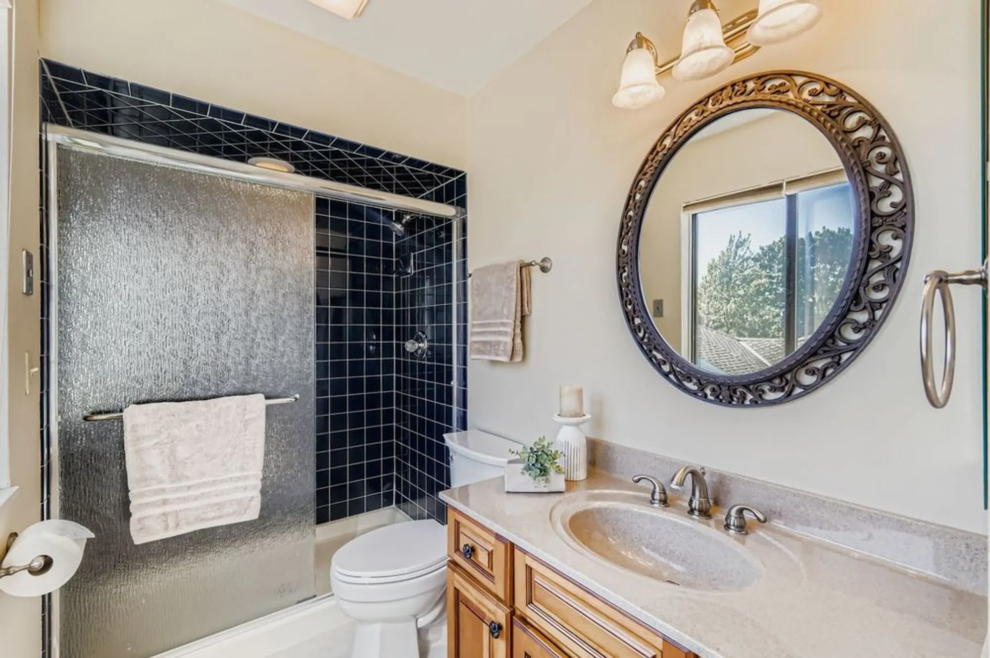 Property Slideshow image 21 of 53 | 668 shoreline rd, Lake Barrington, IL, 60010