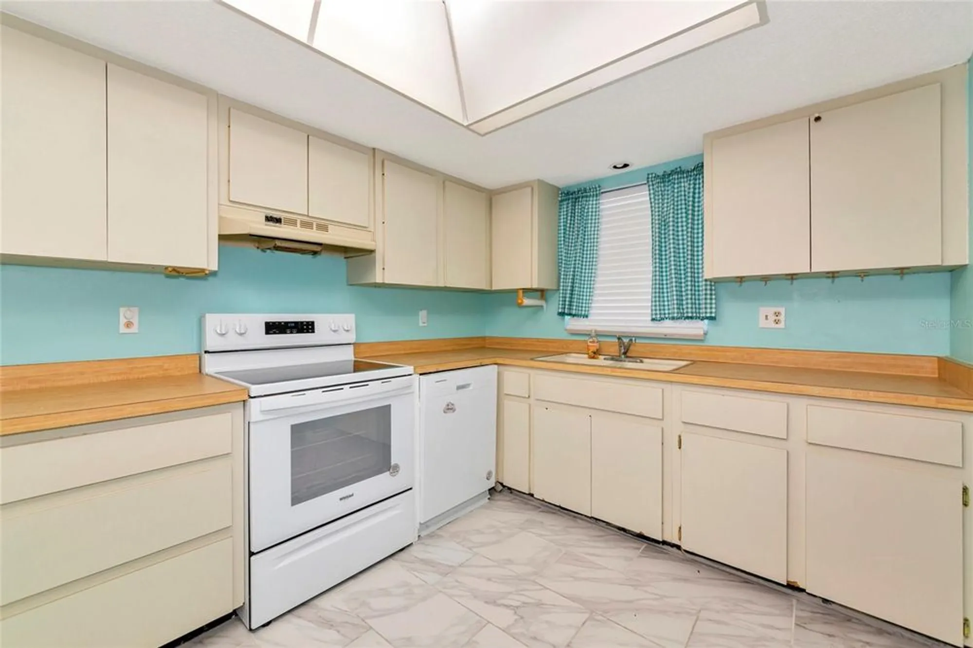 Property Slideshow image 5 of 44 | 3072 lake bayshore dr o- 119, Bradenton, FL, 34205