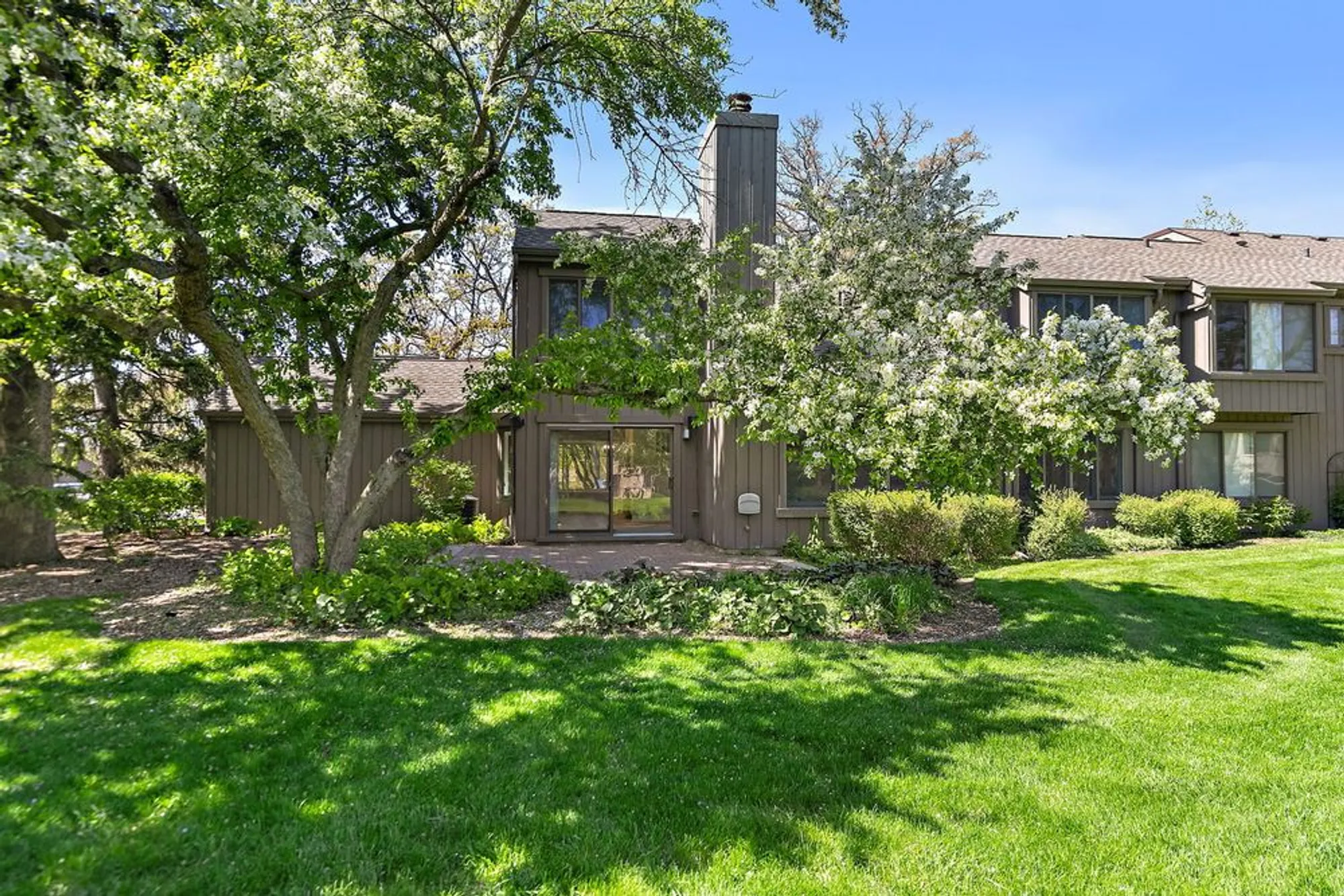 Property Slideshow image 38 of 48 | 535 woodview rd, Lake Barrington, IL, 60010