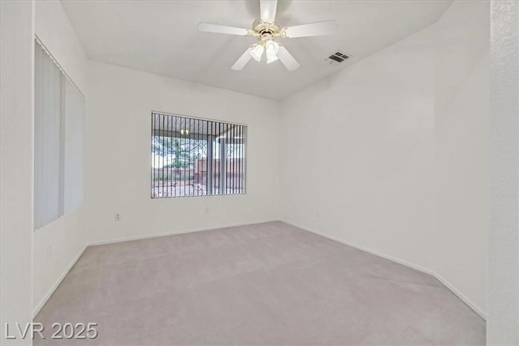 Property Slideshow image 9 of 53 | 580 cypress gardens pl, Henderson, NV, 89012