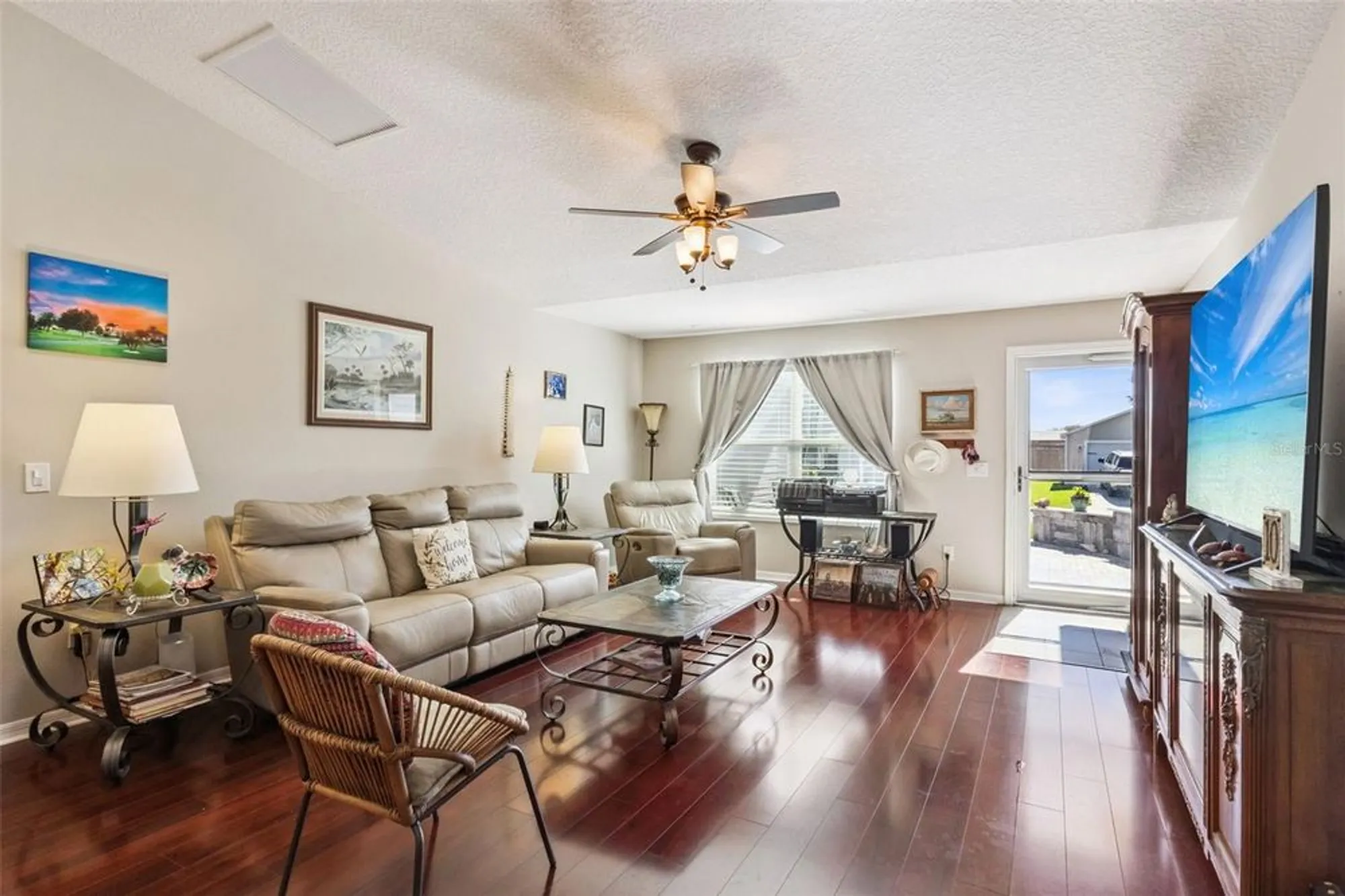 Property Slideshow image 14 of 75 | 909 abaco path, The Villages, FL, 32163