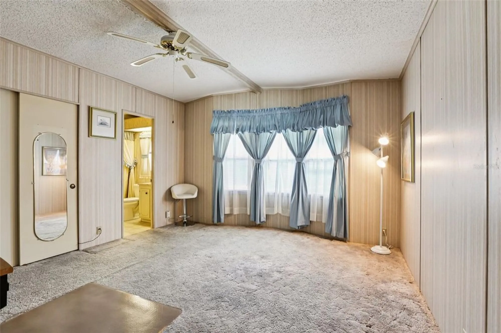 Property Slideshow image 27 of 42 | 4933 colonnades cir, Lakeland, FL, 33811