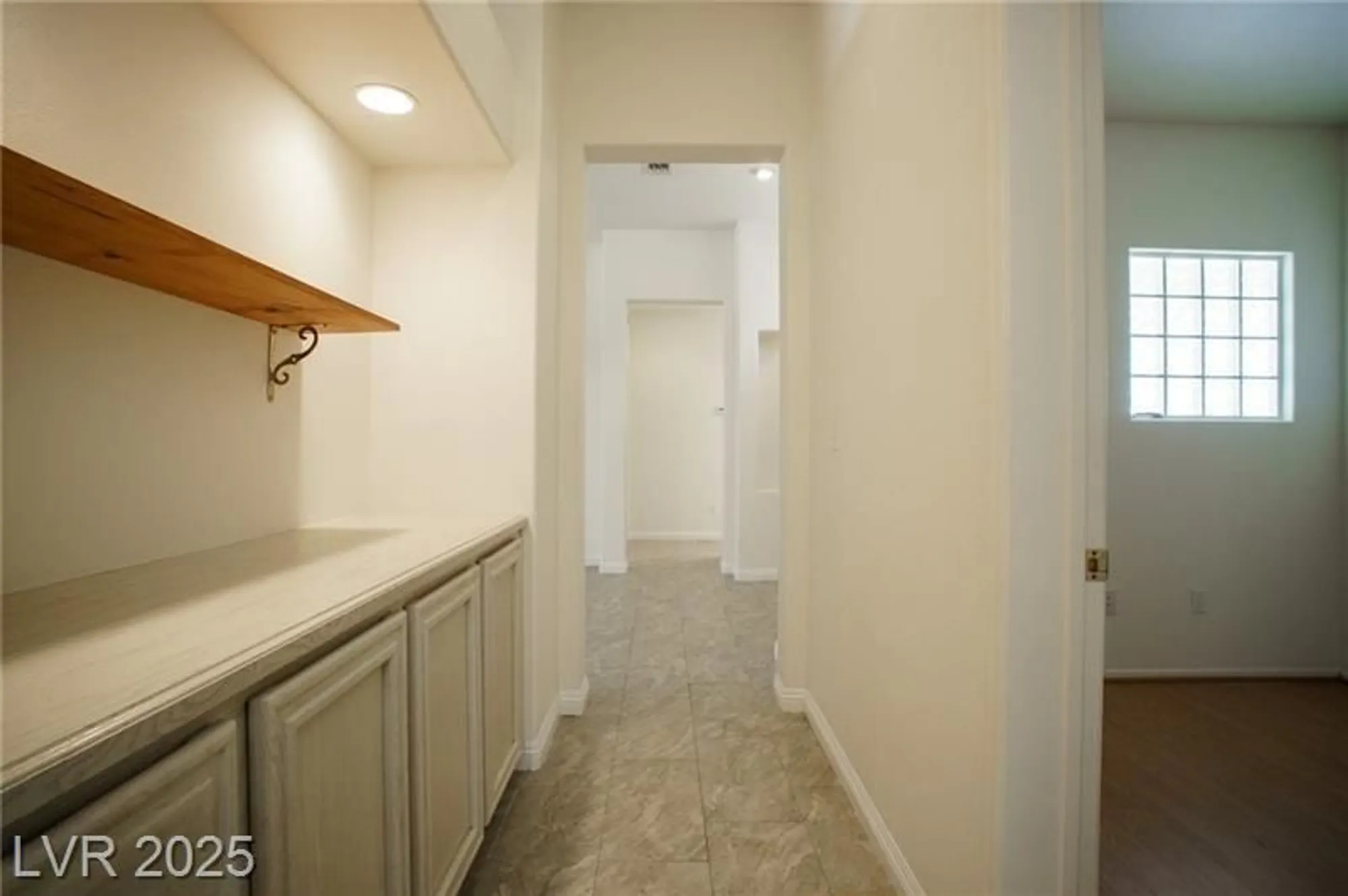 Property Slideshow image 8 of 32 | 10520 shoalhaven dr, Las Vegas, NV, 89134