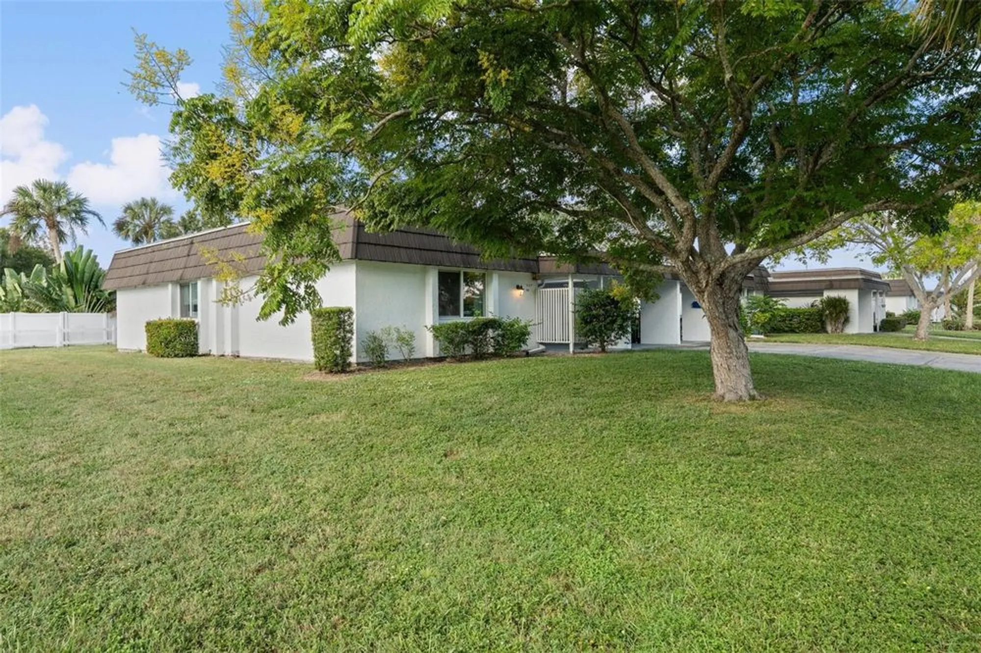 Property Slideshow image 27 of 42 | 3952 ashwood ln 37, Sarasota, FL, 34232