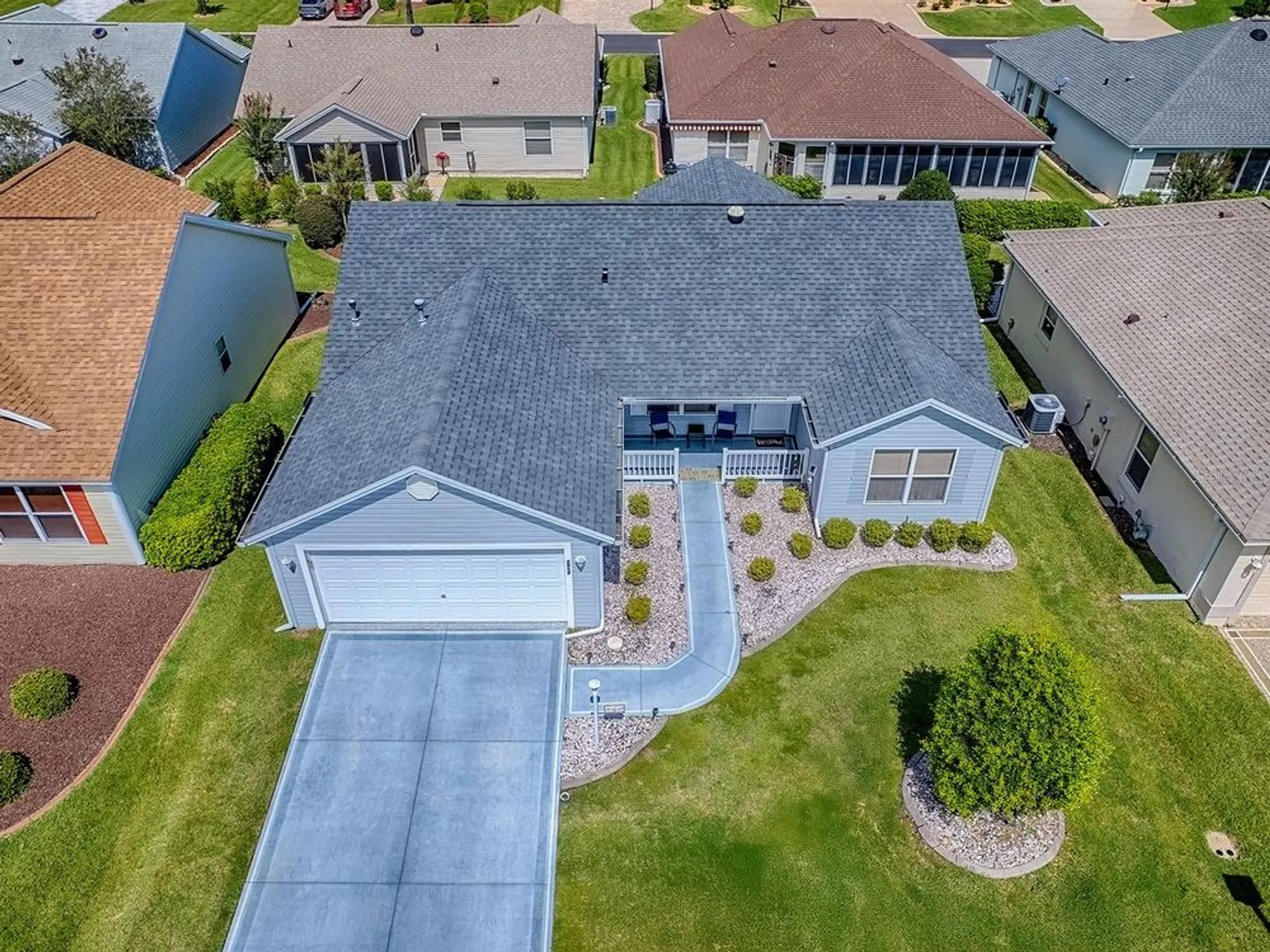 Property Slideshow image 35 of 42 | 2412 merida cir, The Villages, FL, 32162