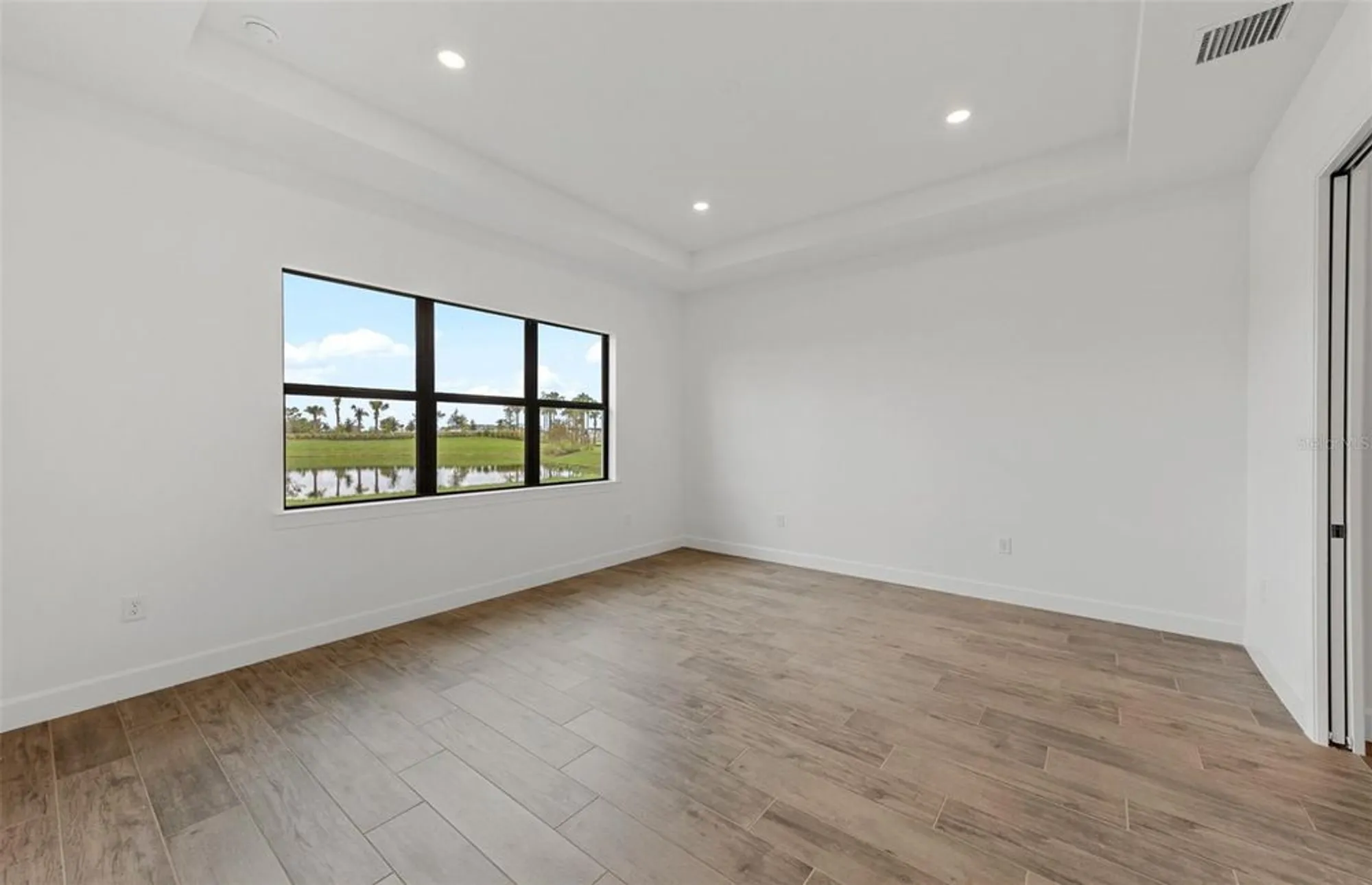 Property Slideshow image 19 of 37 | 5008 stoney point gln, Lakewood Ranch, FL, 34211