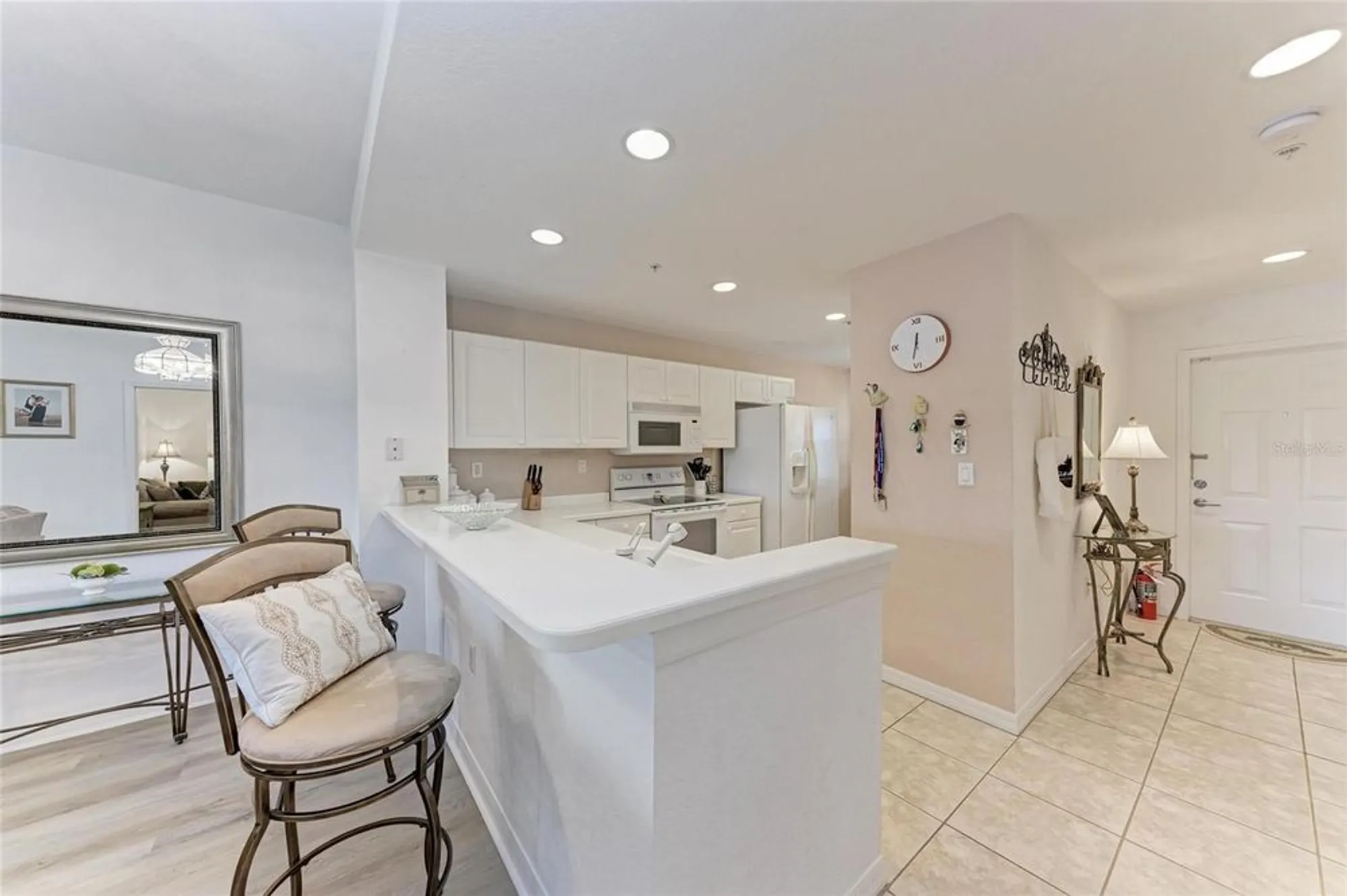 Property Slideshow image 12 of 41 | 6326 grand oak cir 203, Bradenton, FL, 34203