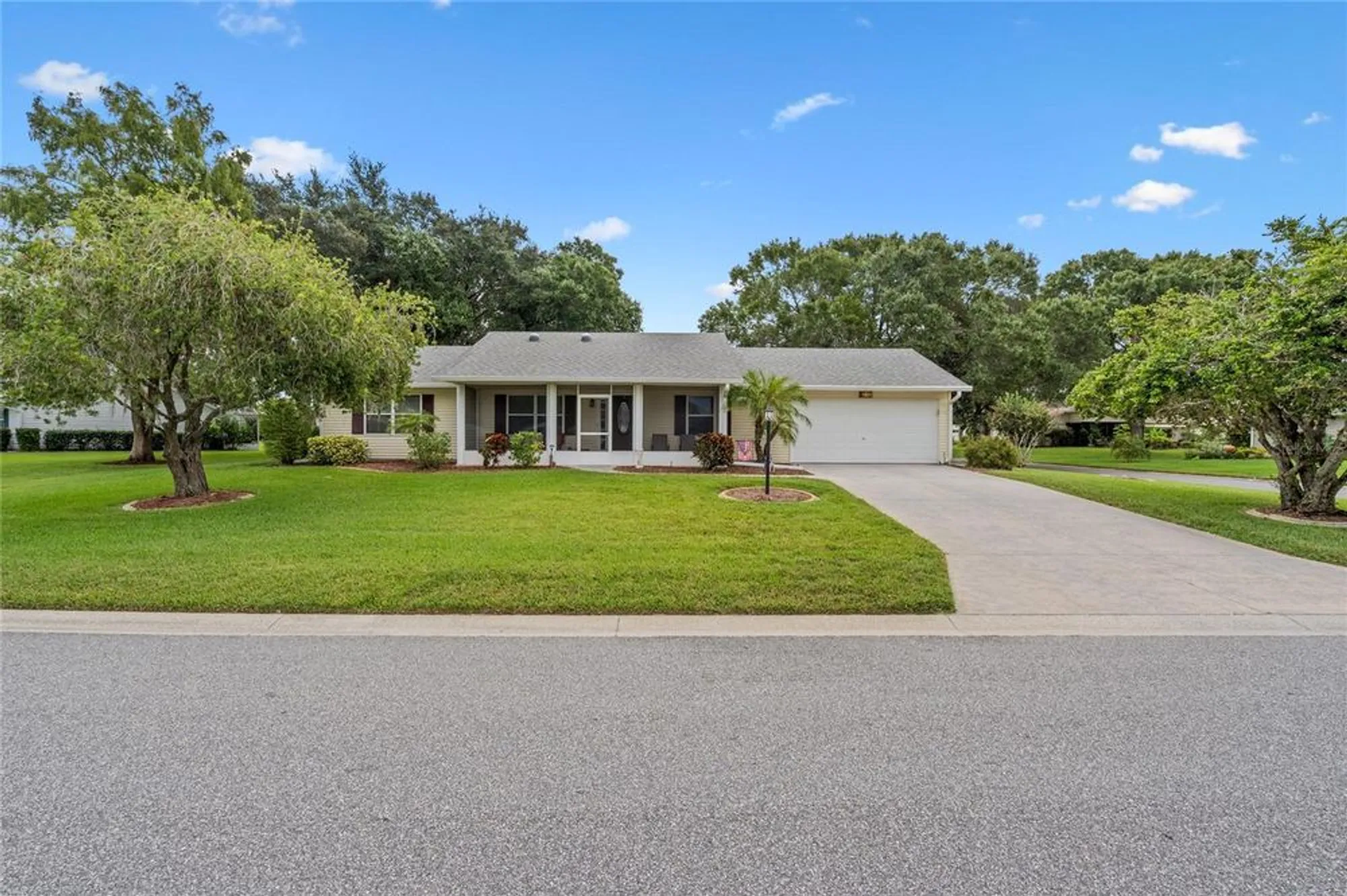 Property Slideshow image 2 of 47 | 27107 racquet cir, Leesburg, FL, 34748