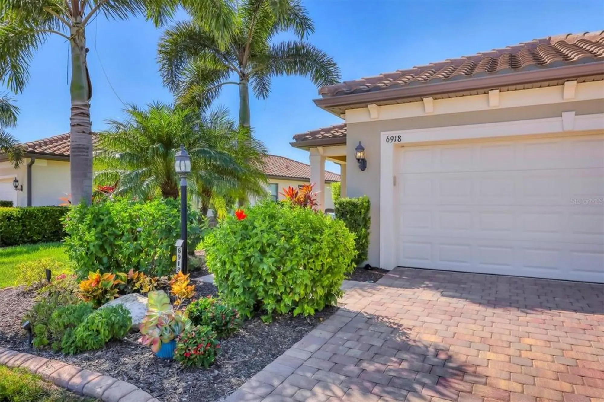 Property Slideshow image 5 of 78 | 6918 hanover ct, Lakewood Ranch, FL, 34202