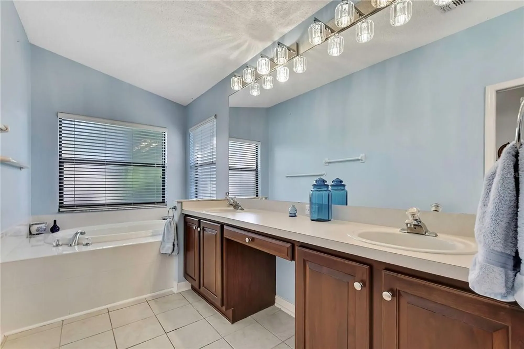 Property Slideshow image 20 of 54 | 488 fort mill ln, Spring Hill, FL, 34609