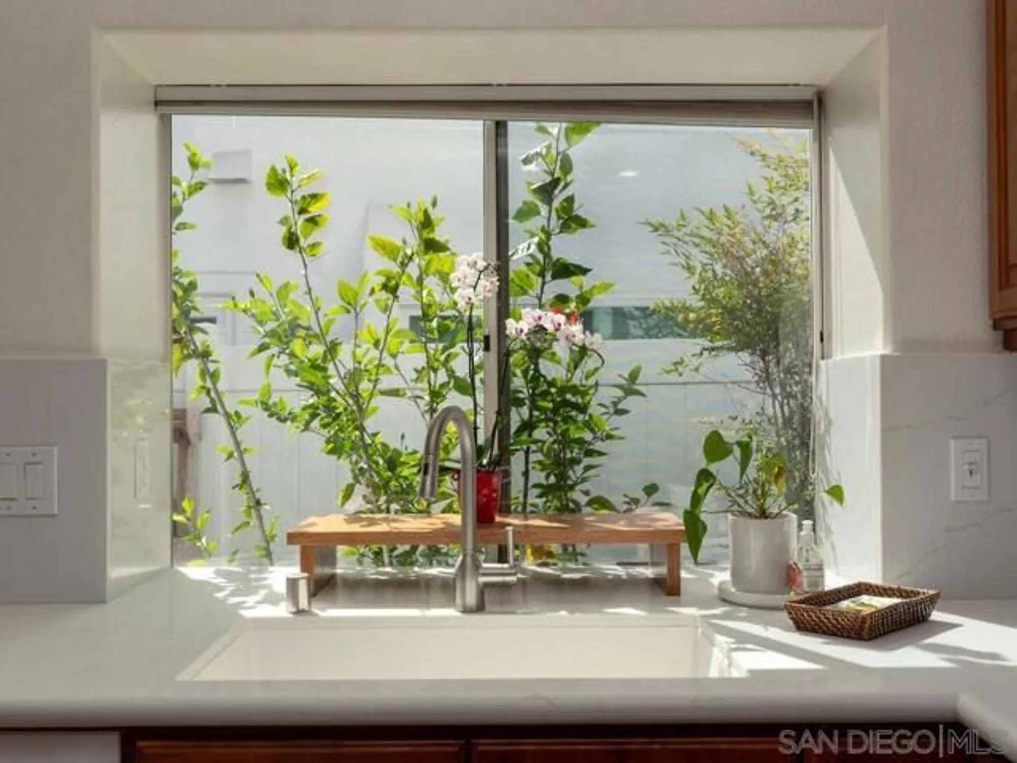 Property Slideshow image 12 of 32 | 4671 barcelona way, Oceanside, CA, 92056