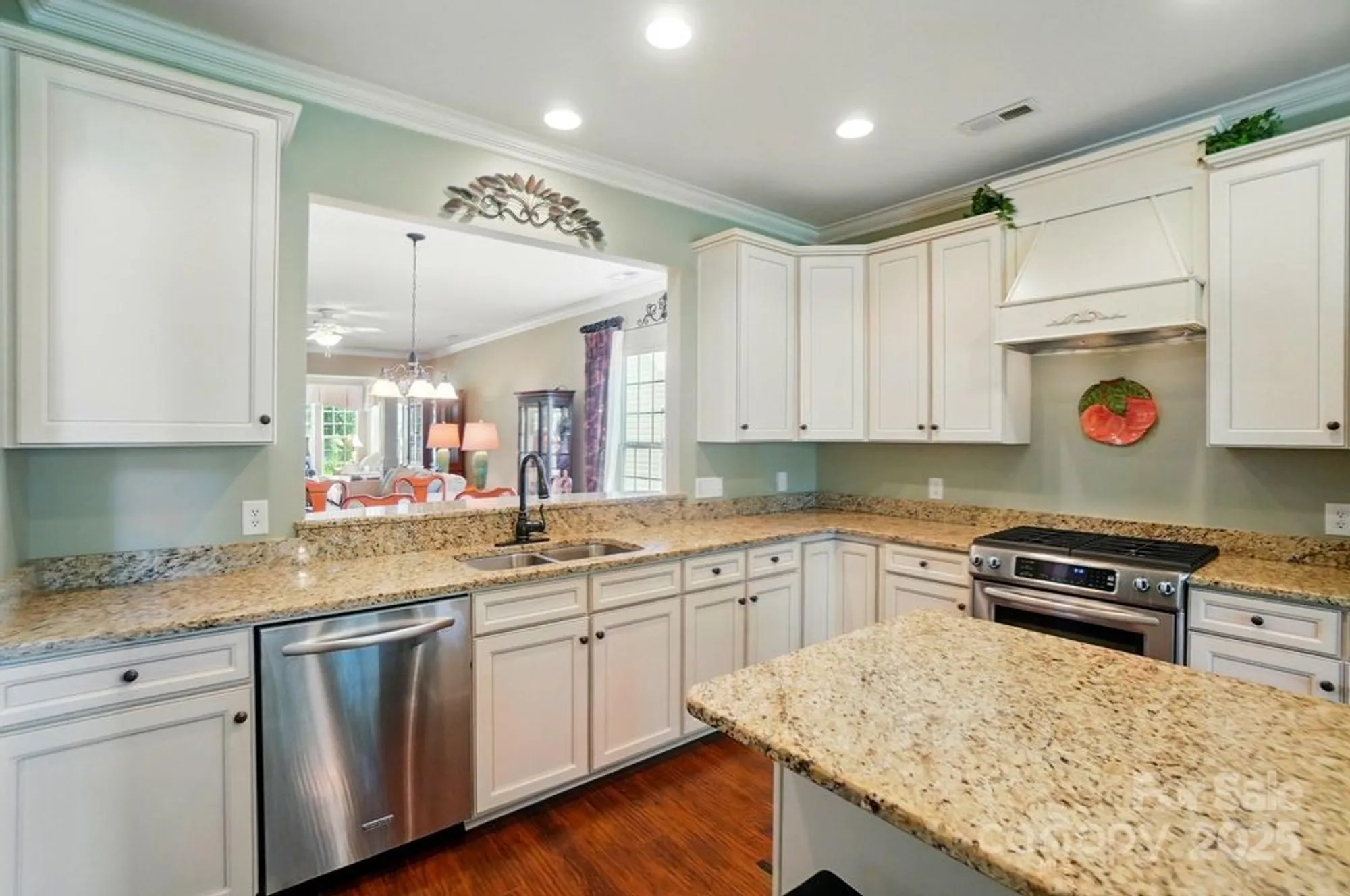 Property Slideshow image 7 of 30 | 1974 links view dr, Fort Mill, SC, 29707