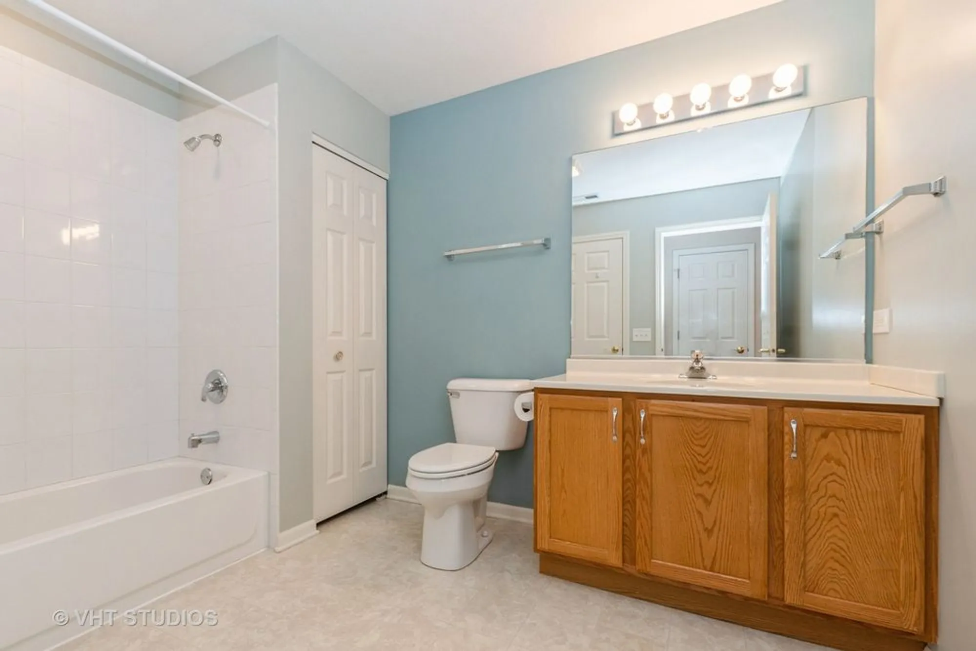 Property Slideshow image 11 of 18 | 18248 murphy cir # 18248, Tinley Park, IL, 60487