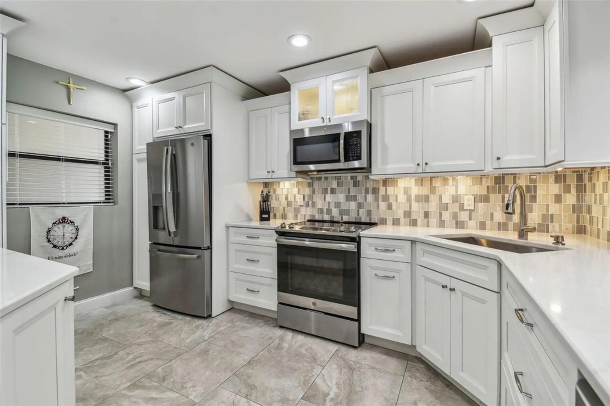 Property Slideshow image 20 of 73 | 7300 sun island dr 1705, South Pasadena, FL, 33707