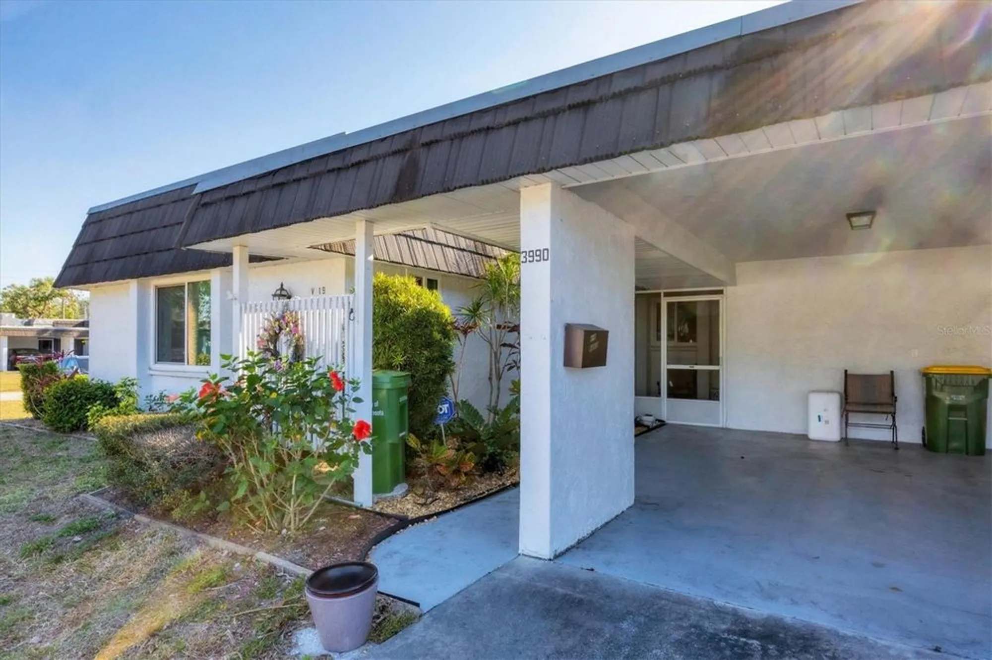 Property Slideshow image 3 of 31 | 3990 overlook bnd 19, Sarasota, FL, 34232