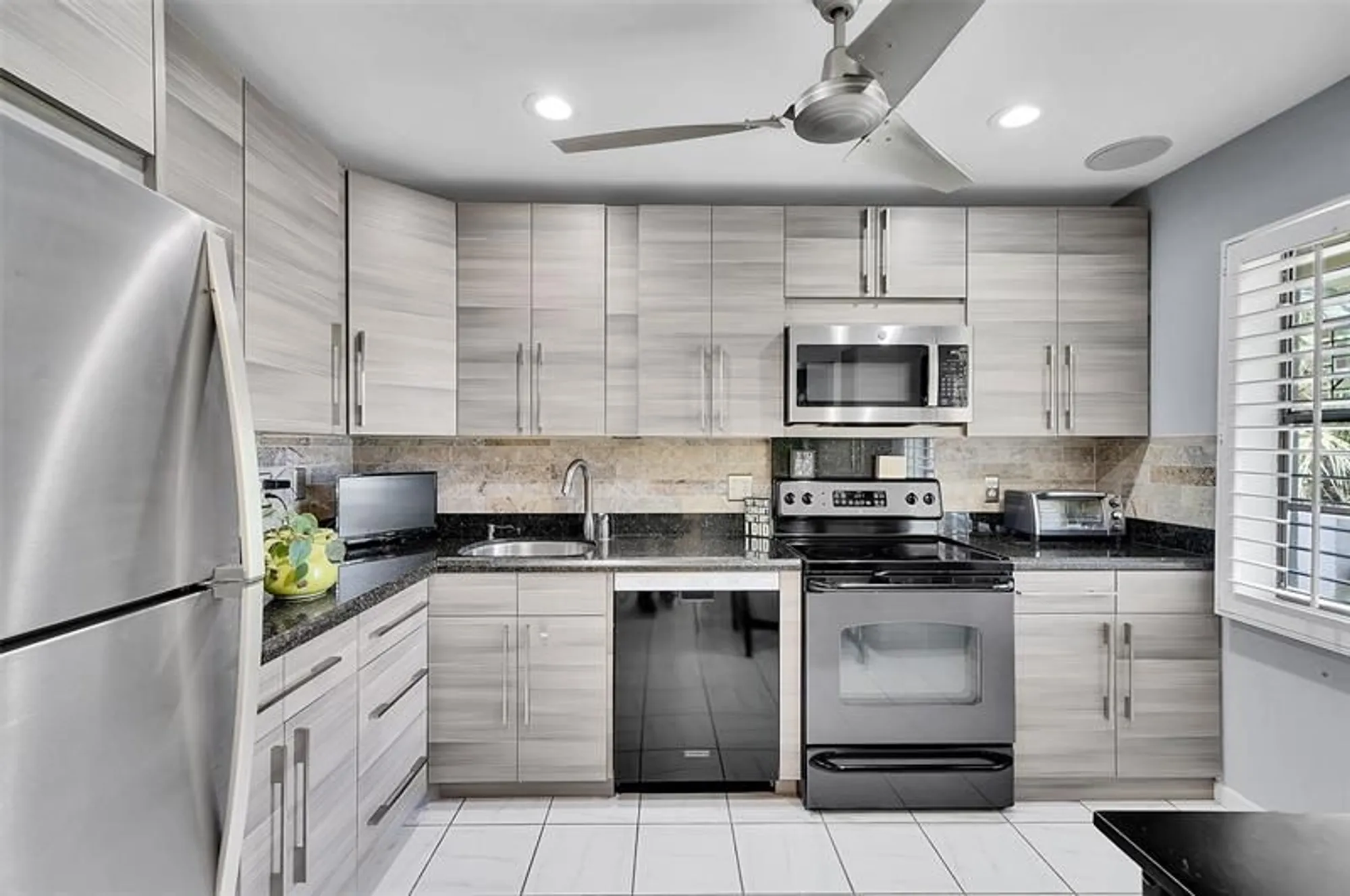 Property Slideshow image 6 of 52 | 7951 eastlake dr d, Boca Raton, FL, 33433