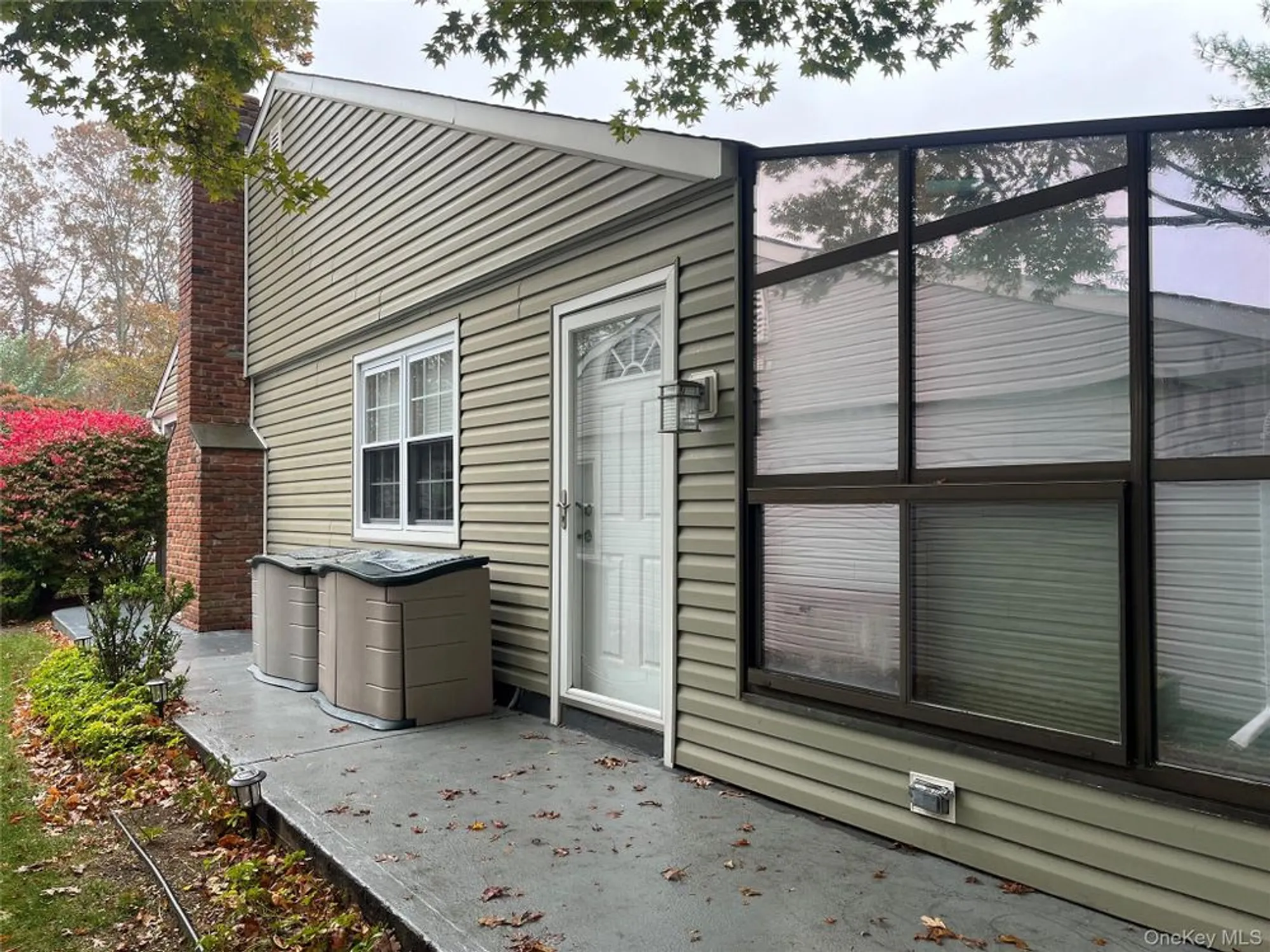 Property Slideshow image 21 of 30 | 194 canterbury dr, Ridge, NY, 11961