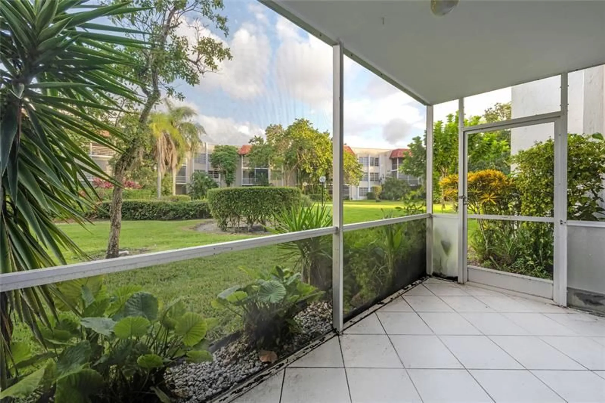 Property Slideshow image 12 of 21 | 3774 inverrary blvd apt 104p, Lauderhill, FL, 33319